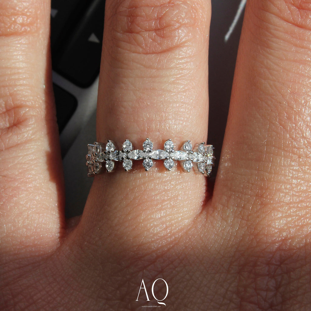 Floral Romance Ring. Rhodium-plated Sterling Silver 925 + High Carbon Diamonds.