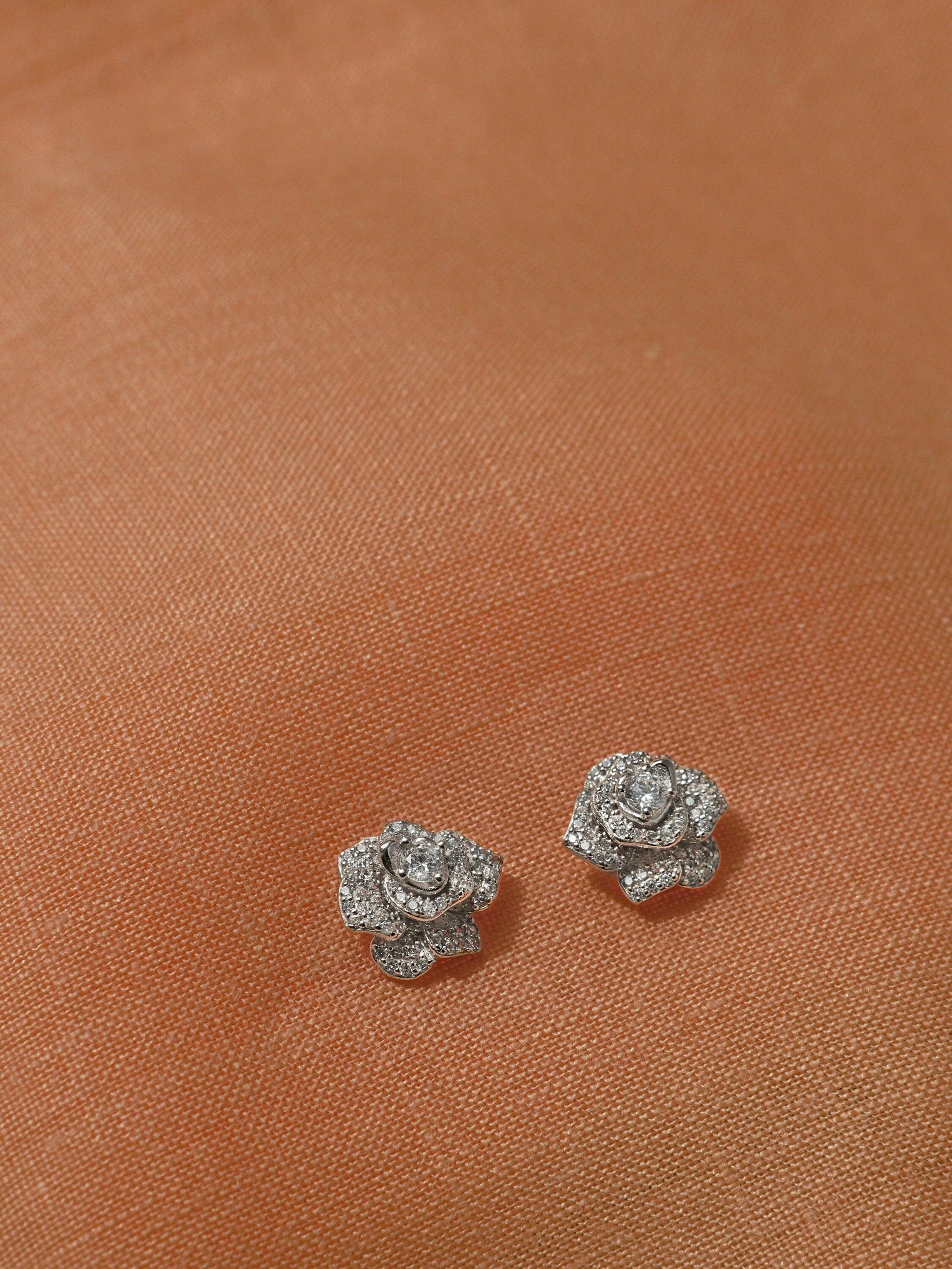 Rose Stud Earrings. Rhodium-plated Sterling Silver 925 + High Carbon Diamonds.