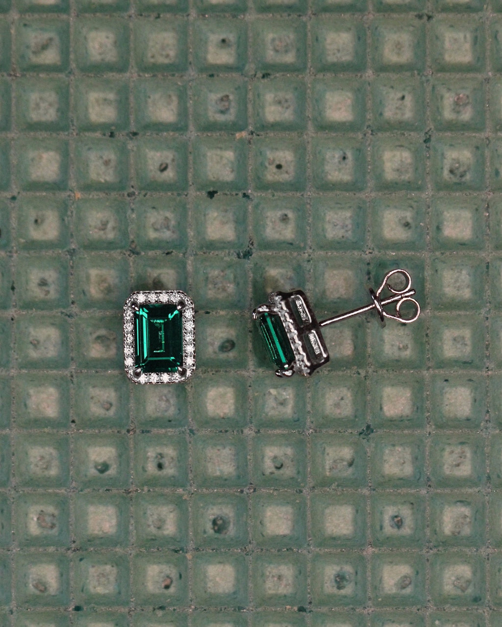 Emerald-Green Royal Set. Stud Earrings in Premium Silver.