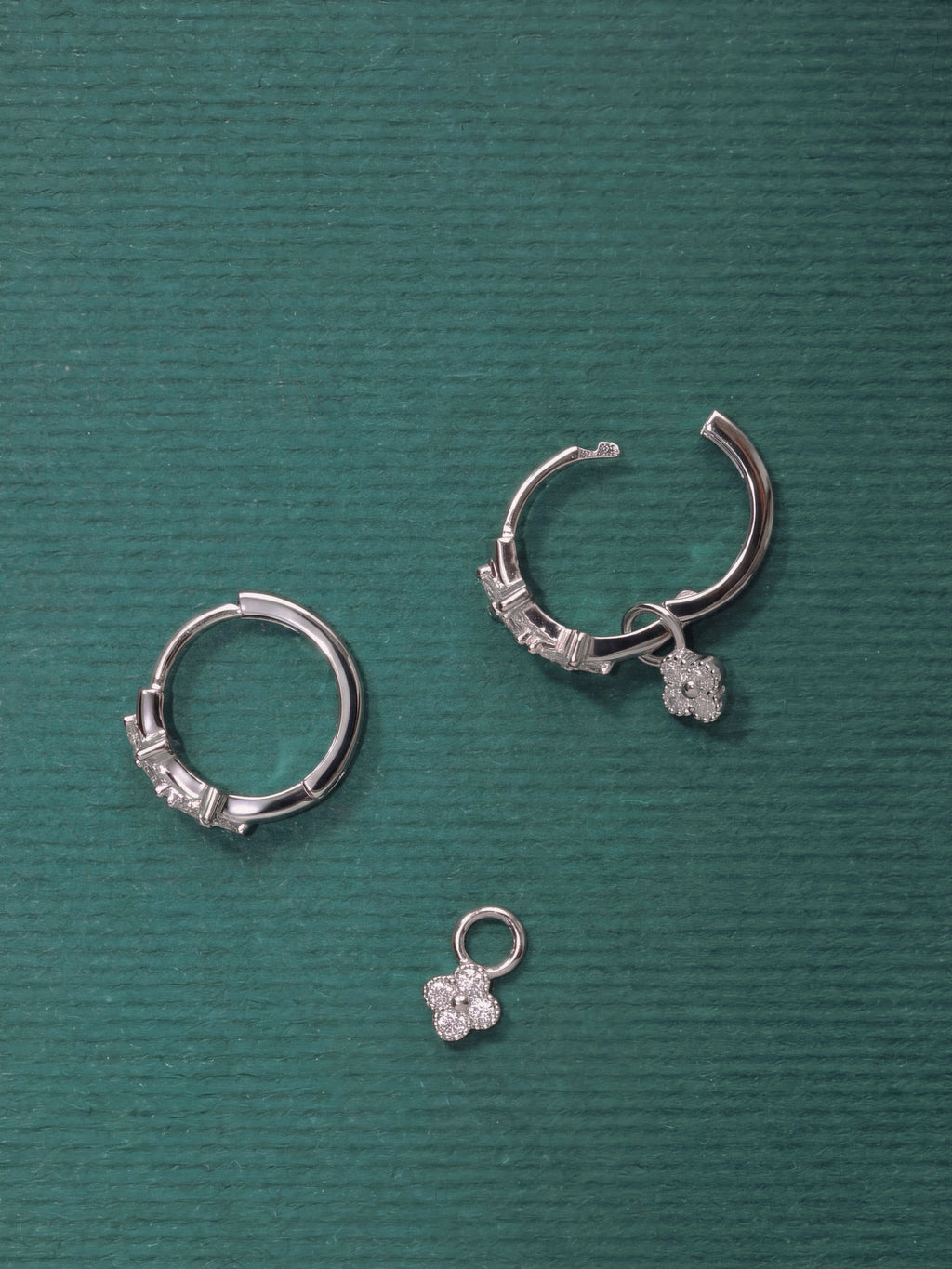 Dancing Clovers Mini Hoop Earrings. Rhodium-plated Sterling Silver 925 + Moissanites
