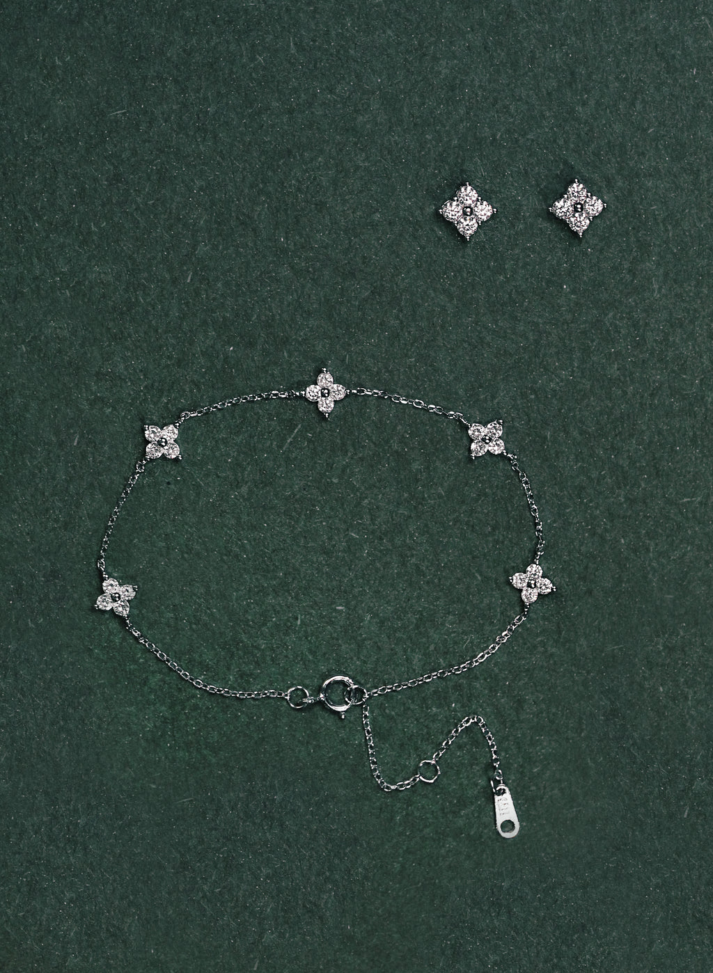 Floral Bracelet. Rhodium-plated Sterling Silver 925 + Moissanites.