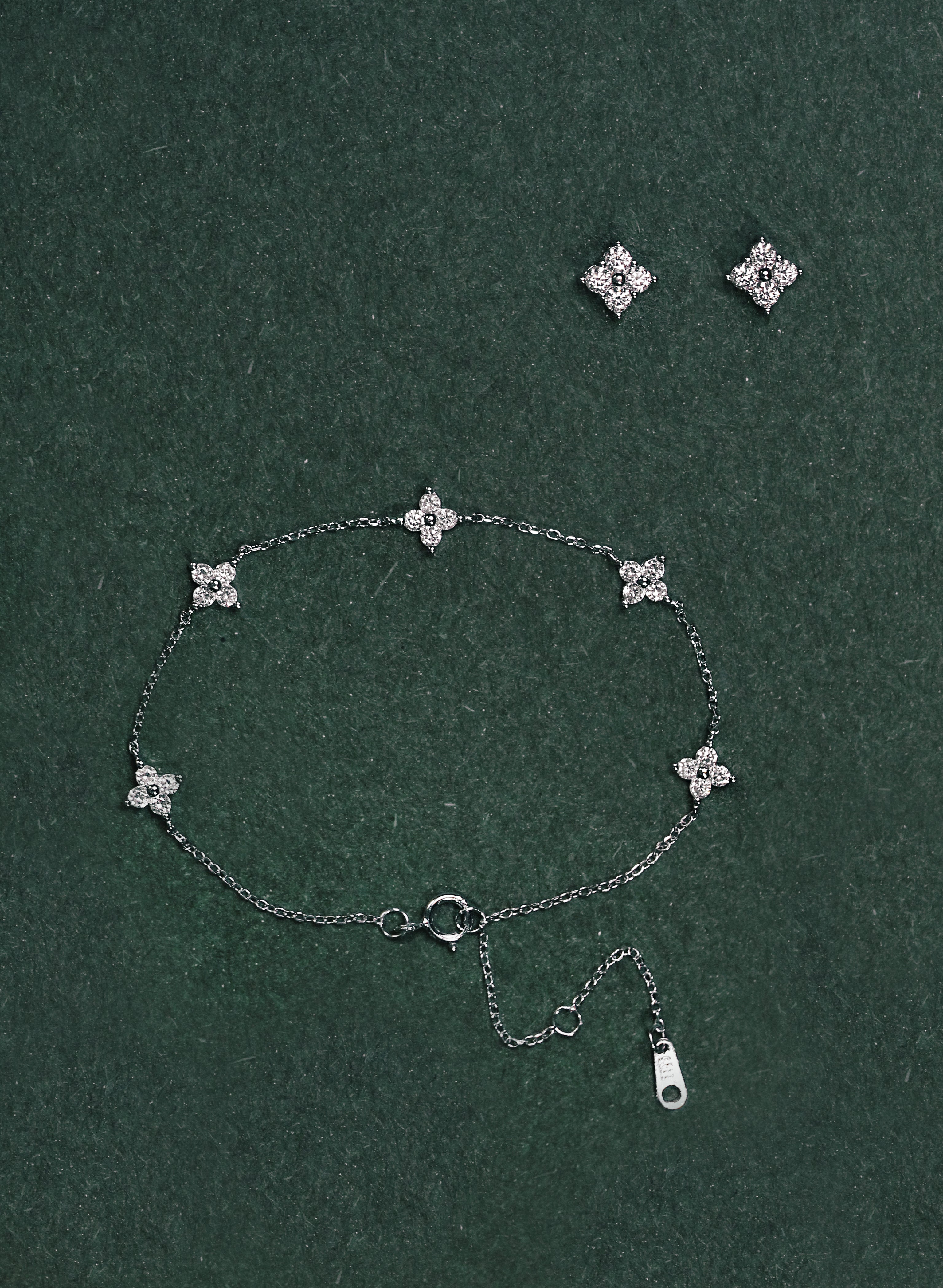 Floral Bracelet. Rhodium-plated Sterling Silver 925 + Moissanites.