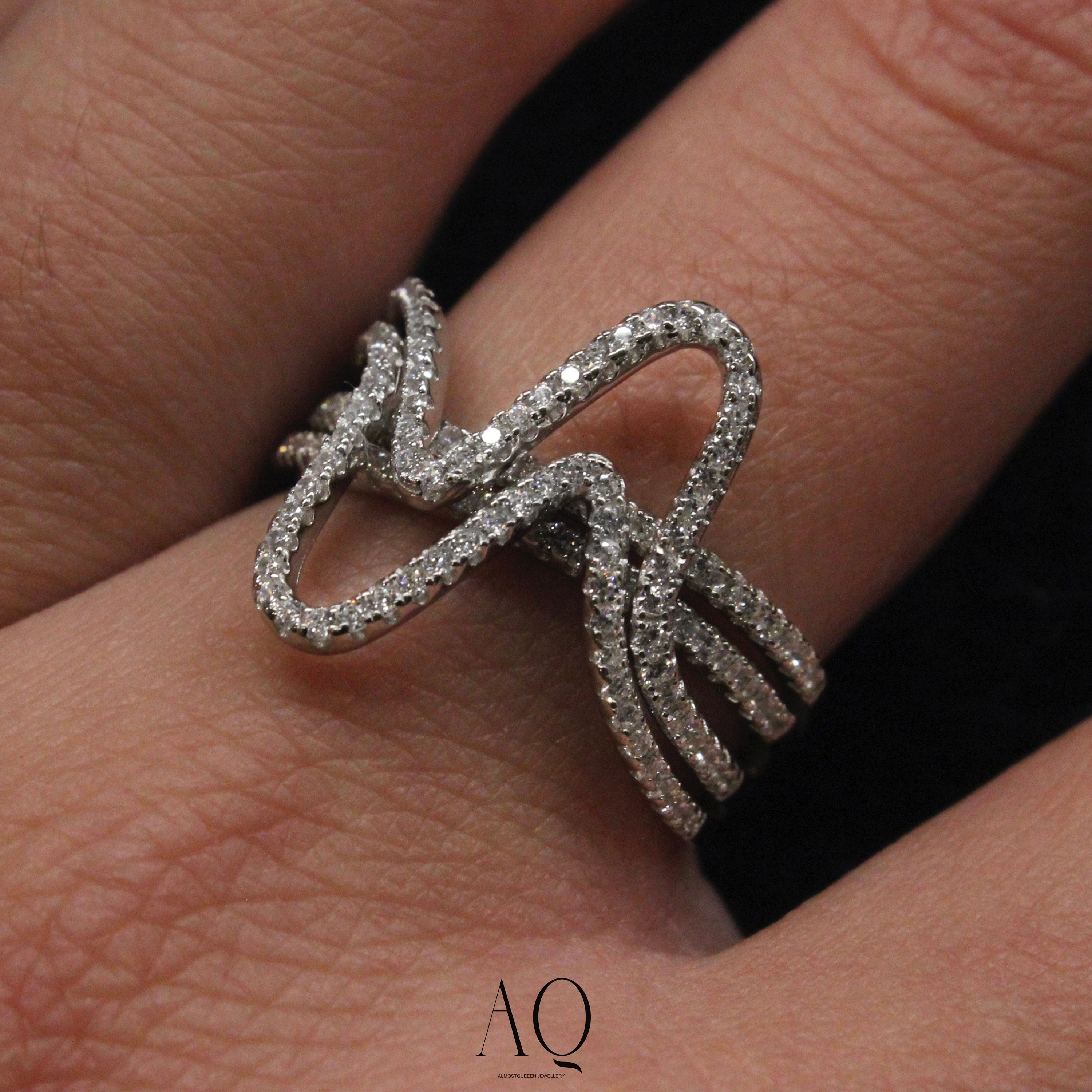 Heartbeat Ring: Sterling Silver 925 with High Carbon Diamonds.