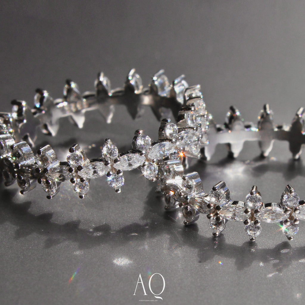 Floral Romance Ring. Rhodium-plated Sterling Silver 925 + High Carbon Diamonds.