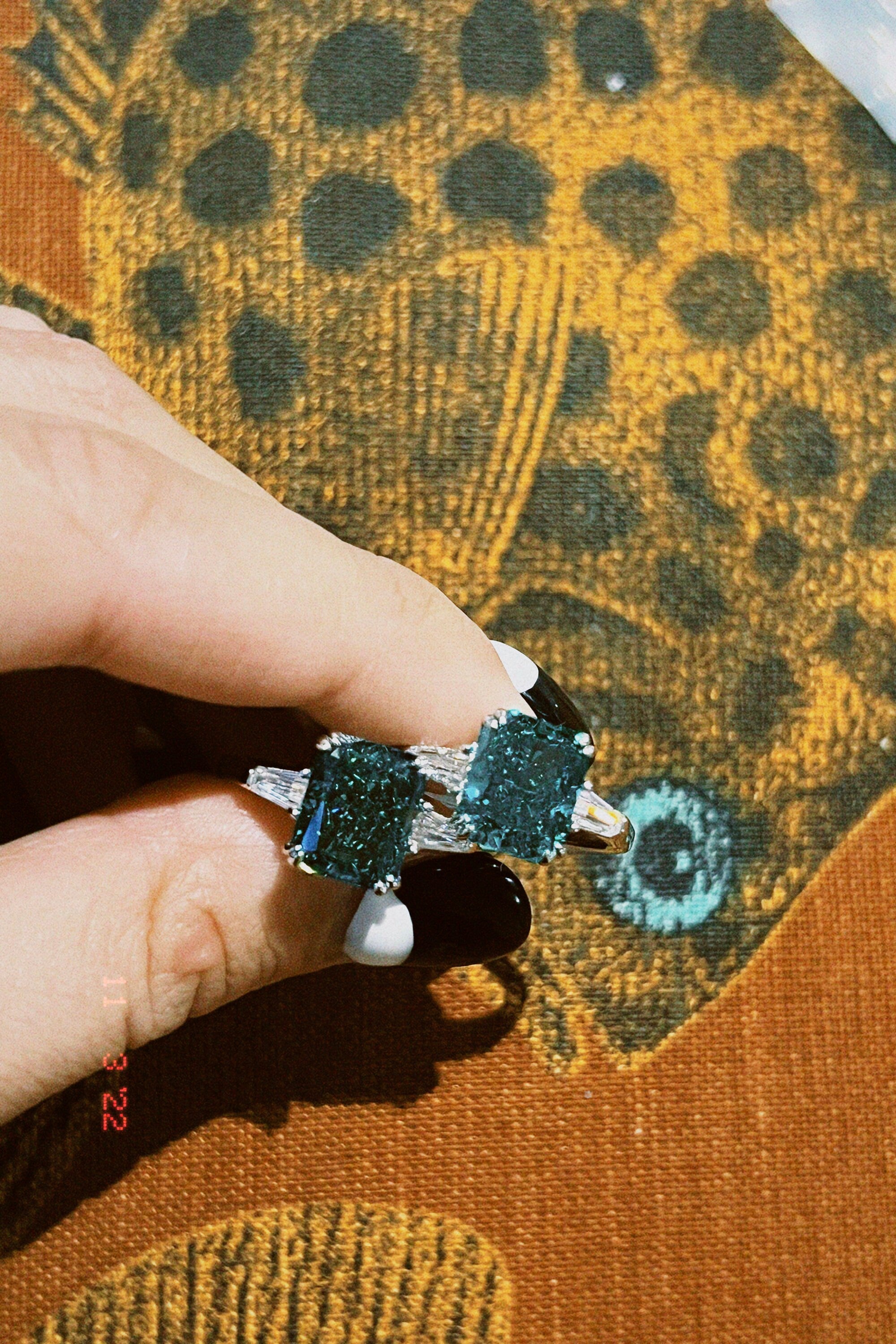 Fairy Green Ring: Rhodium-plated Sterling Silver 925, High Carbon Diamonds.