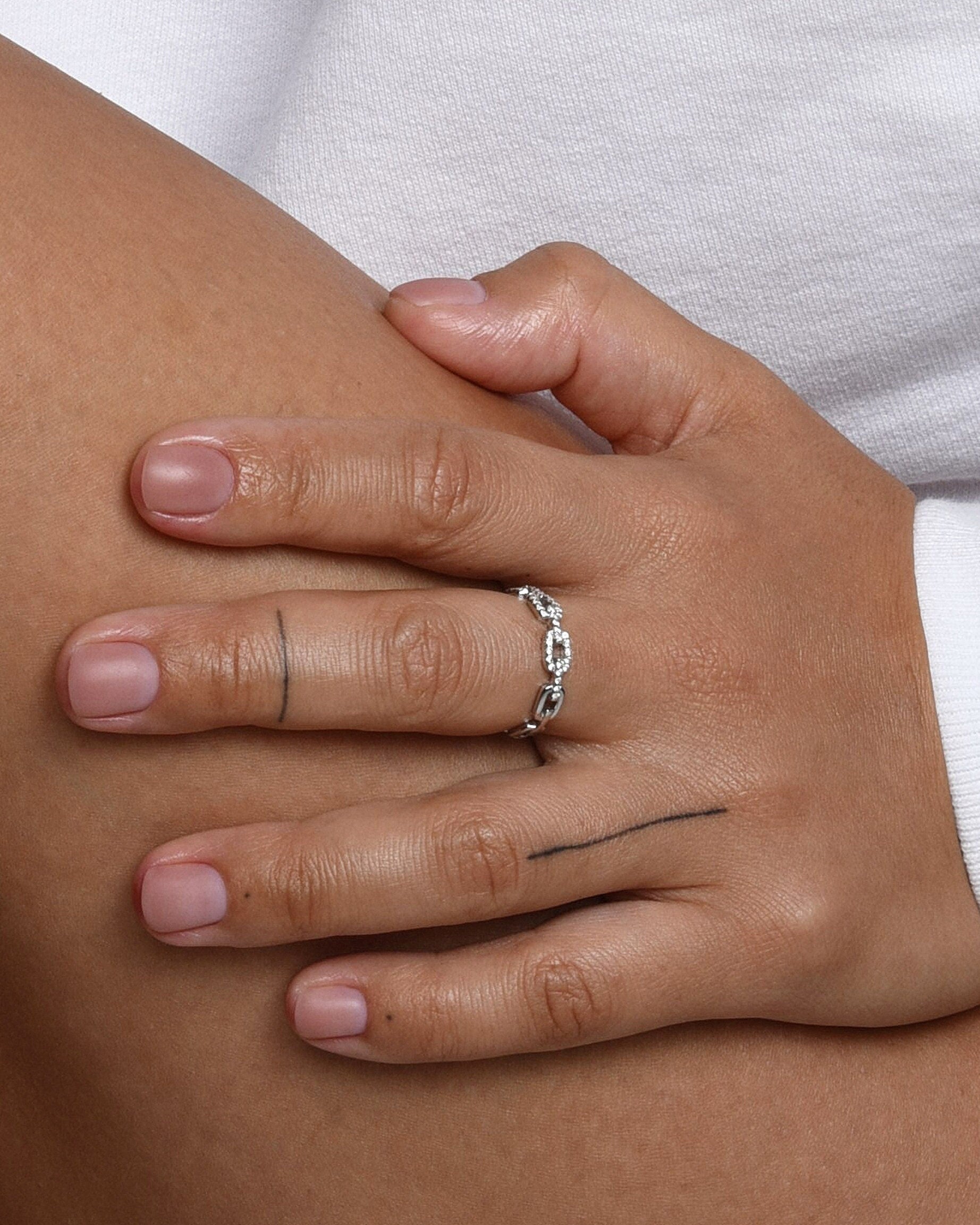 Shiny Chain Ring. Rhodium-plated Sterling Silver 925 + High Carbon Diamonds.