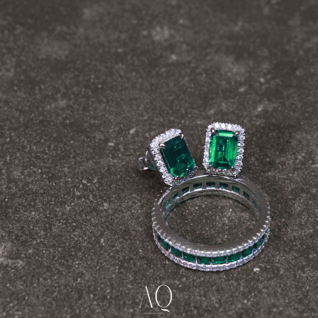 Emerald-Green Royal Set. Stud Earrings in Premium Silver.