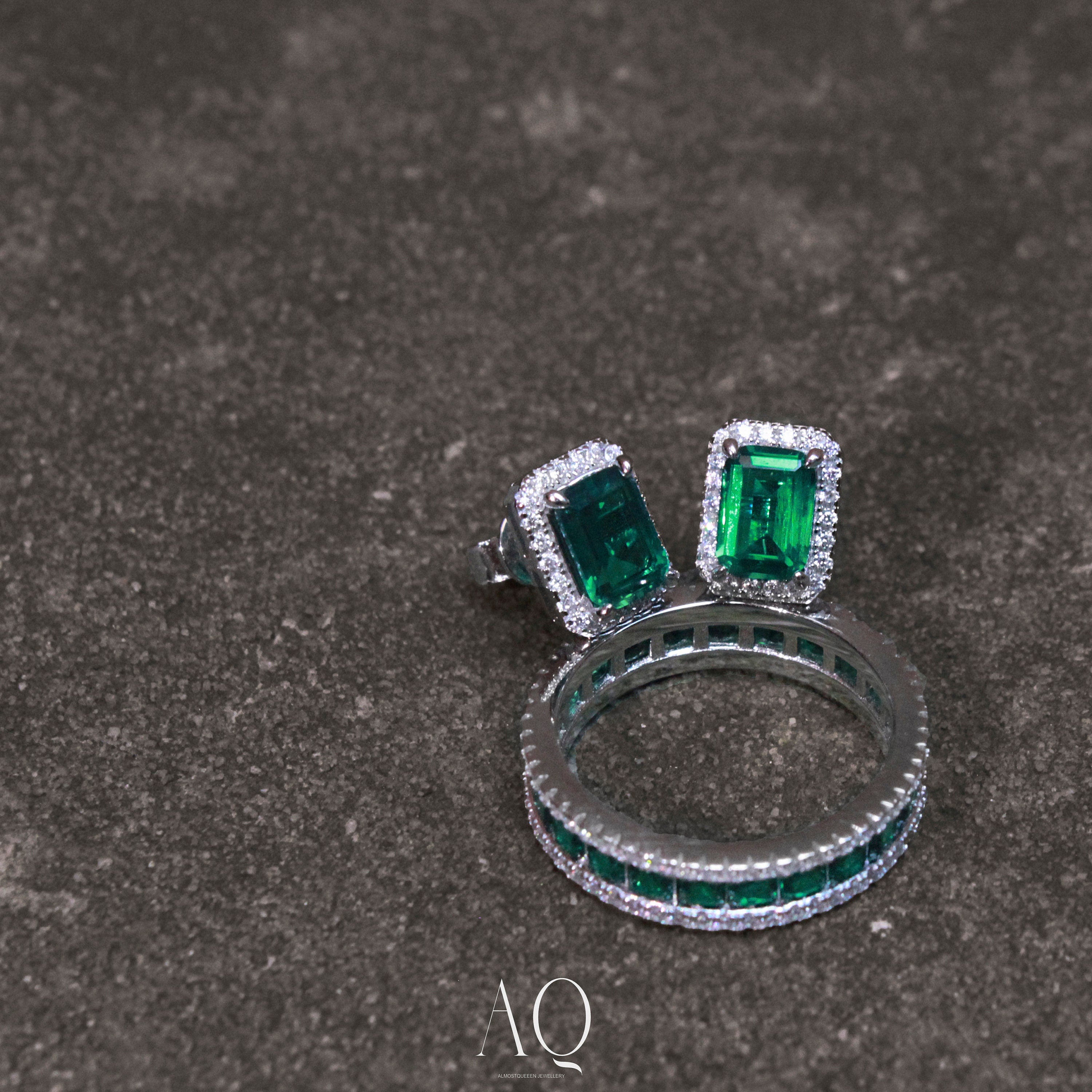 Emerald-Green Royal Set. Stud Earrings in Premium Silver.