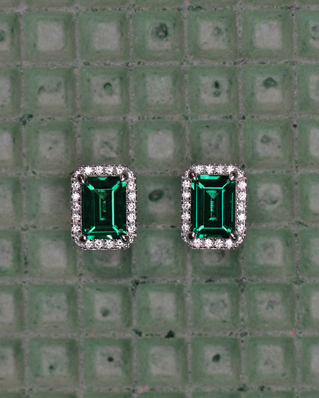 Emerald-Green Royal Set. Stud Earrings in Premium Silver.