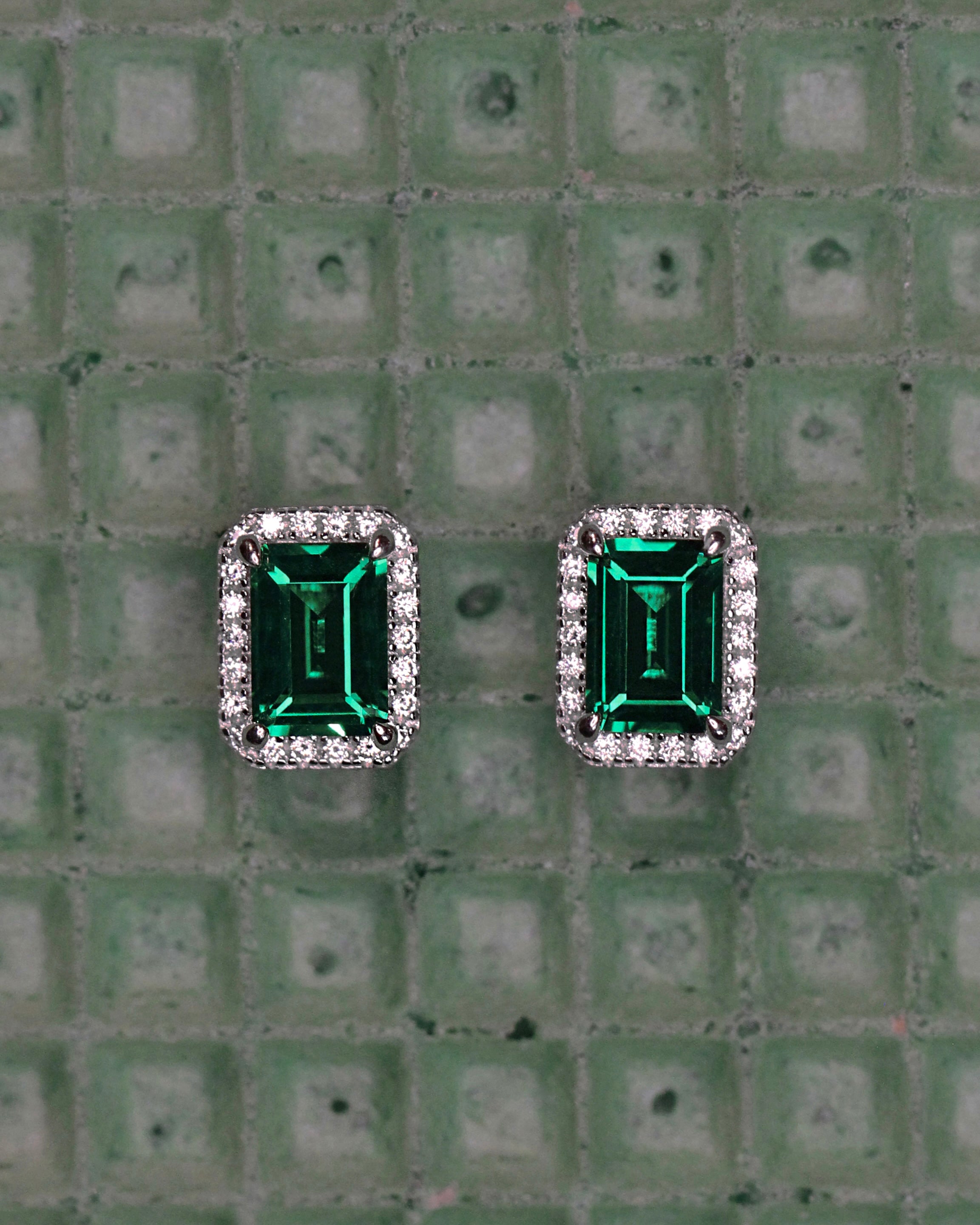 Emerald-Green Royal Set. Stud Earrings in Premium Silver.