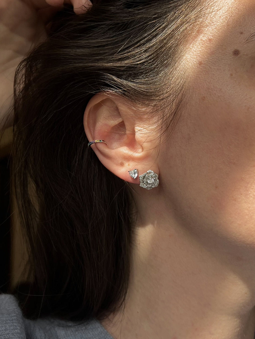 Rose Stud Earrings. Rhodium-plated Sterling Silver 925 + High Carbon Diamonds.