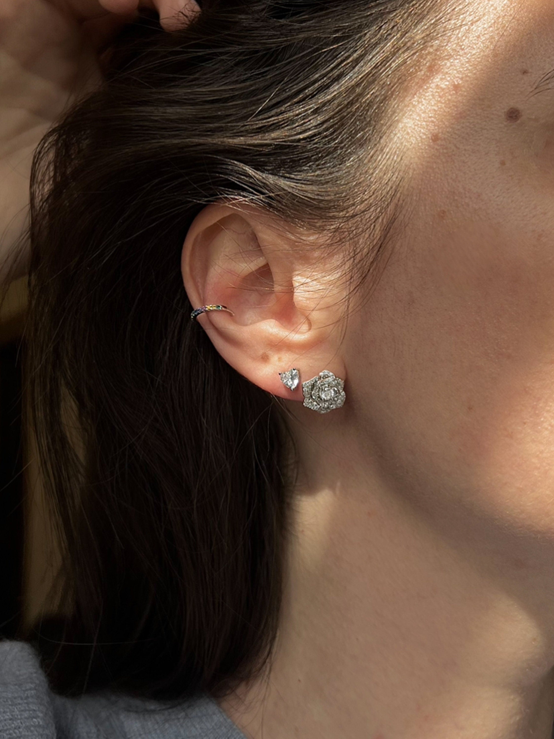 Rose Stud Earrings. Rhodium-plated Sterling Silver 925 + High Carbon Diamonds.