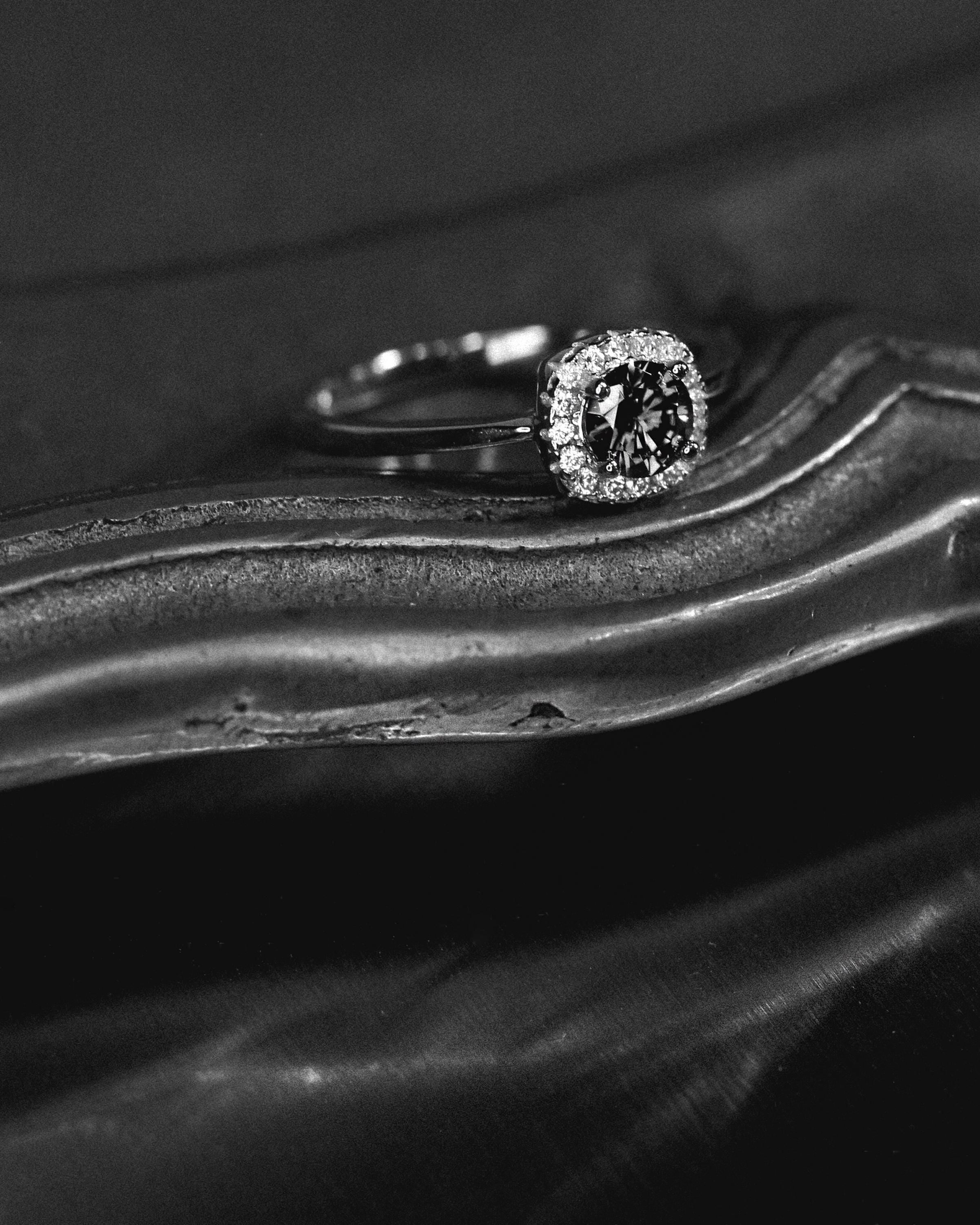 Gray Moissanite Ring. Rhodium-plated Sterling Silver 925.