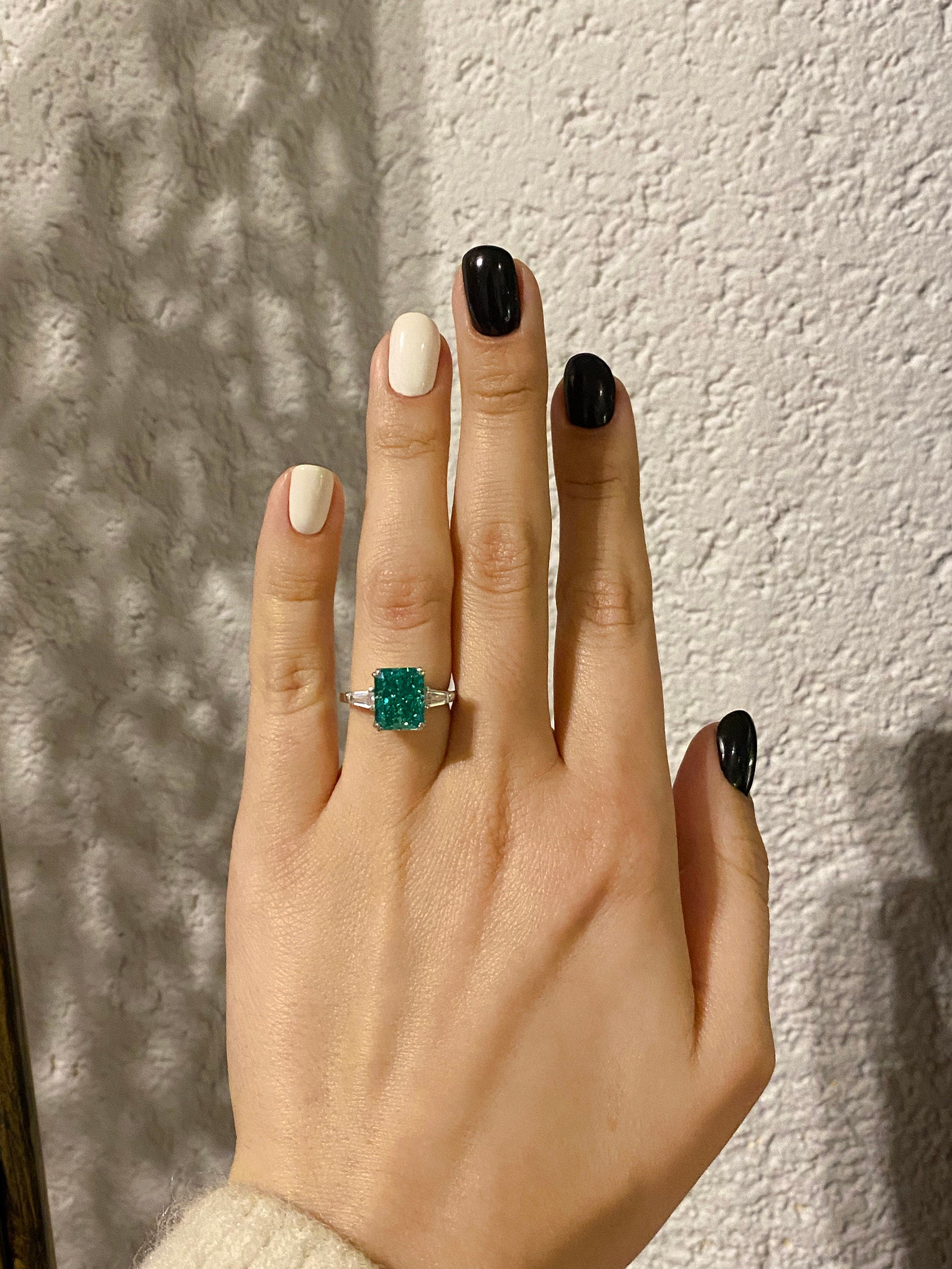 Fairy Green Ring: Rhodium-plated Sterling Silver 925, High Carbon Diamonds.