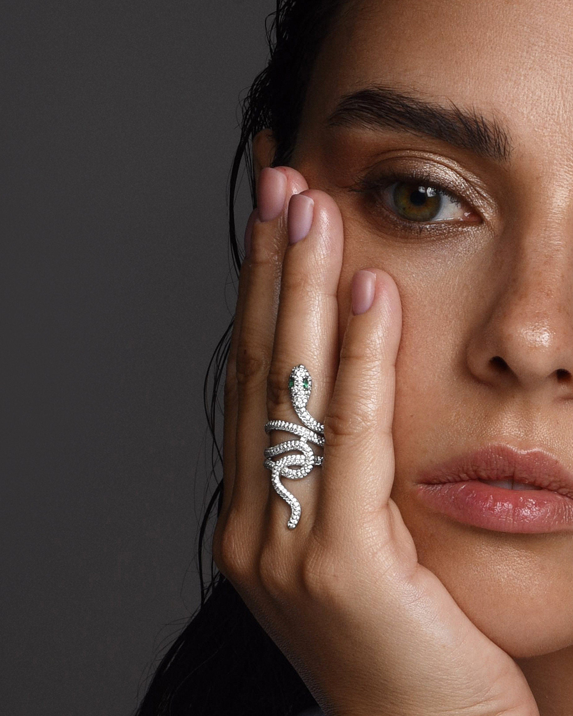 Pop-Punk Snake Ring. Rhodium-plated Sterling Silver 925 + High Carbon diamonds.