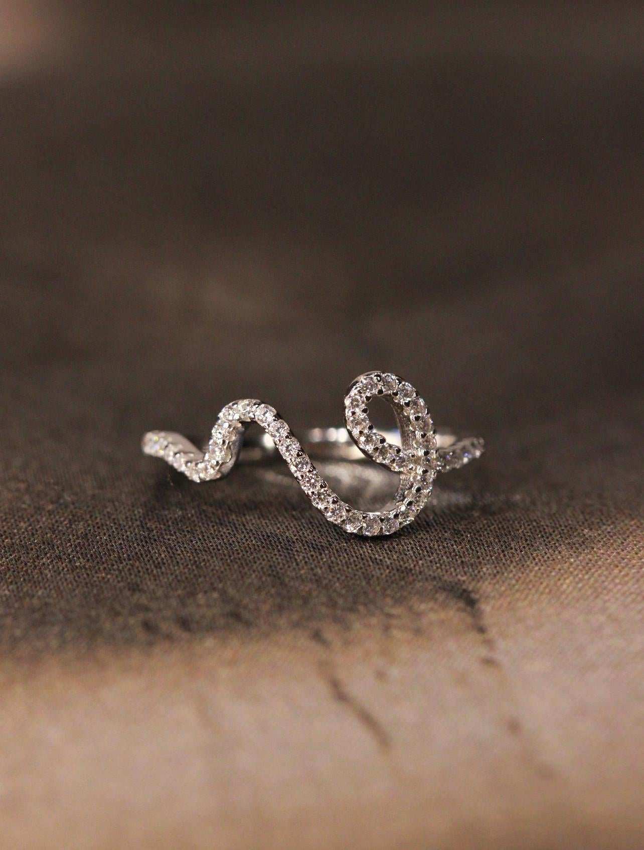 Wave Ring. Rhodium-plated Sterling Silver 925 + High Carbon Diamonds.