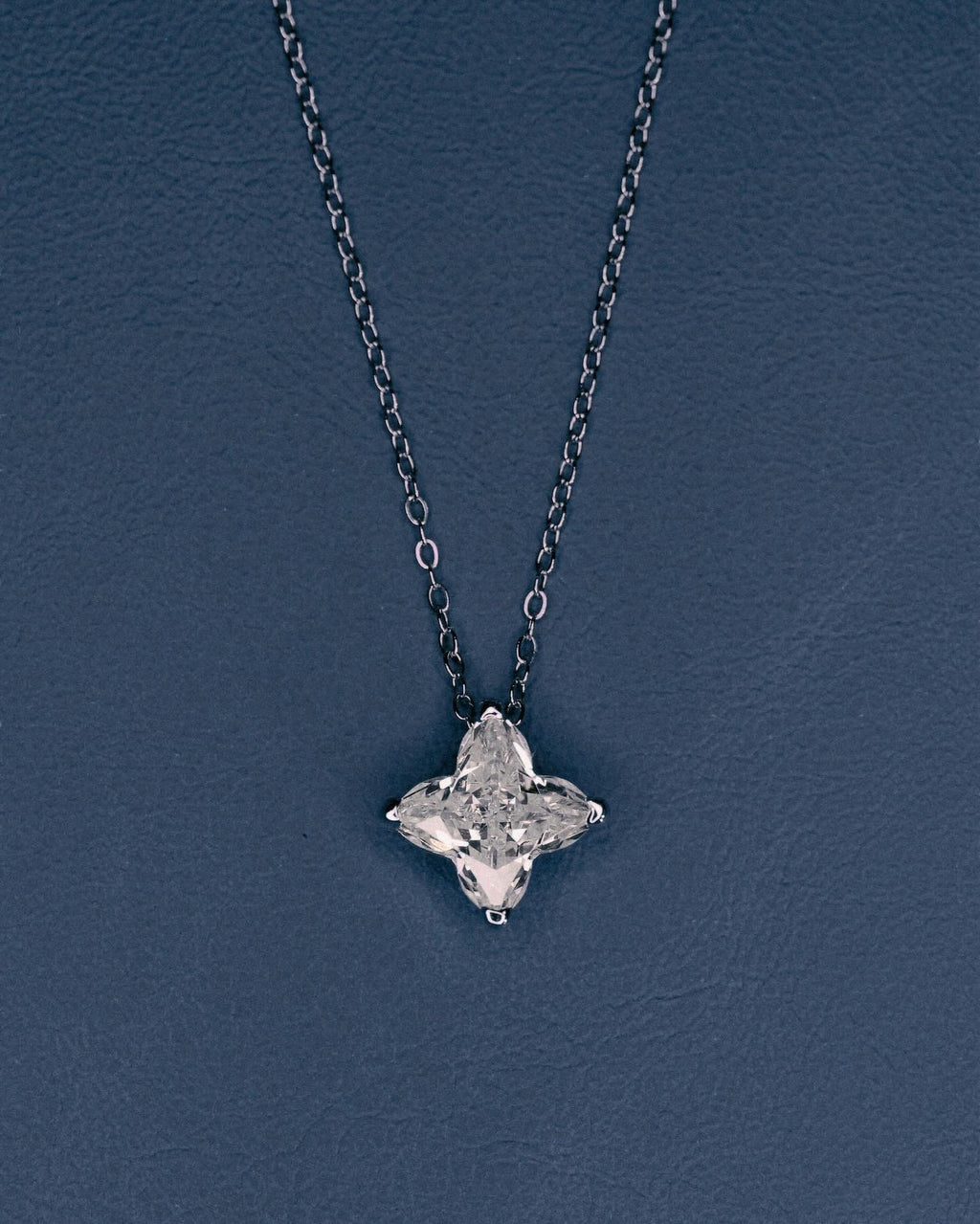 Iconic Flower Necklace. Rhodium-Plated Sterling Silver 925 + High-Carbon Diamond.