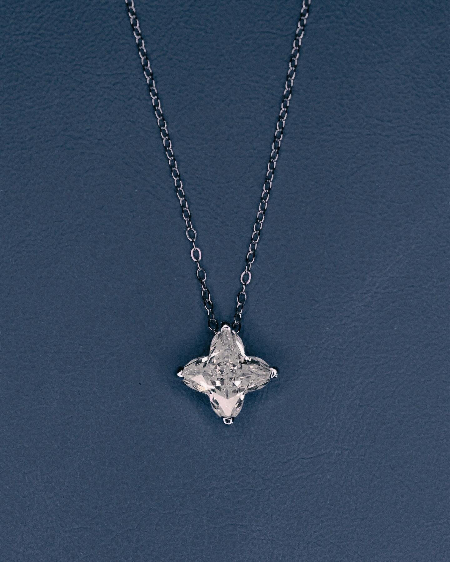 Iconic Flower Necklace. Rhodium-Plated Sterling Silver 925 + High-Carbon Diamond.