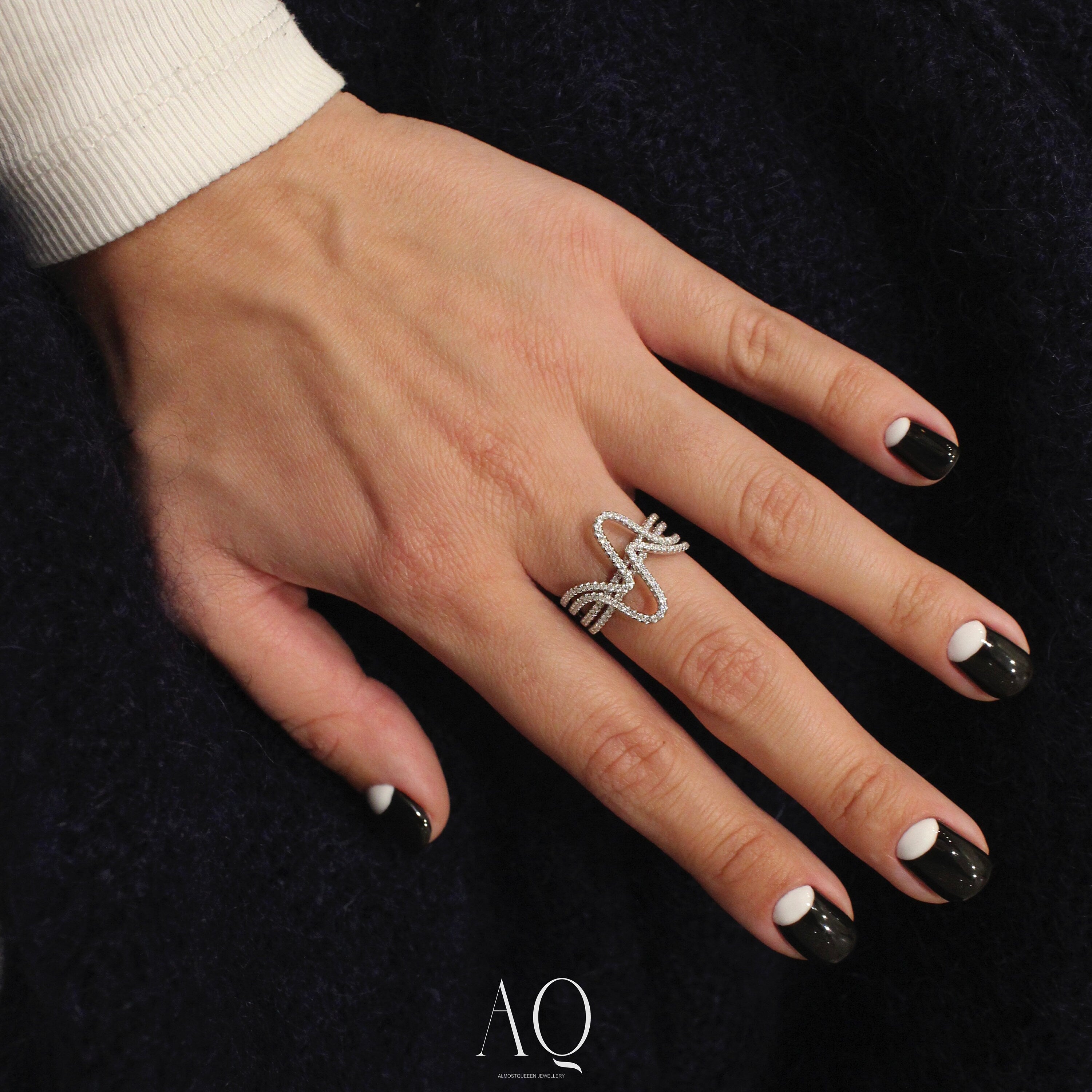 Heartbeat Ring: Sterling Silver 925 with High Carbon Diamonds.