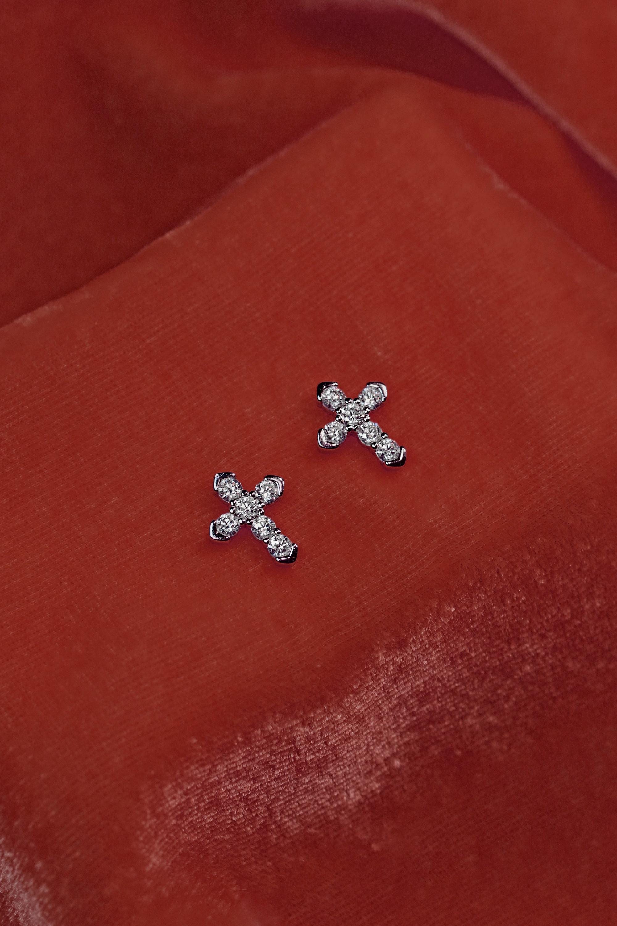 Moissanite Cross Earrings. Rhodium-plated Sterling Silver 925.