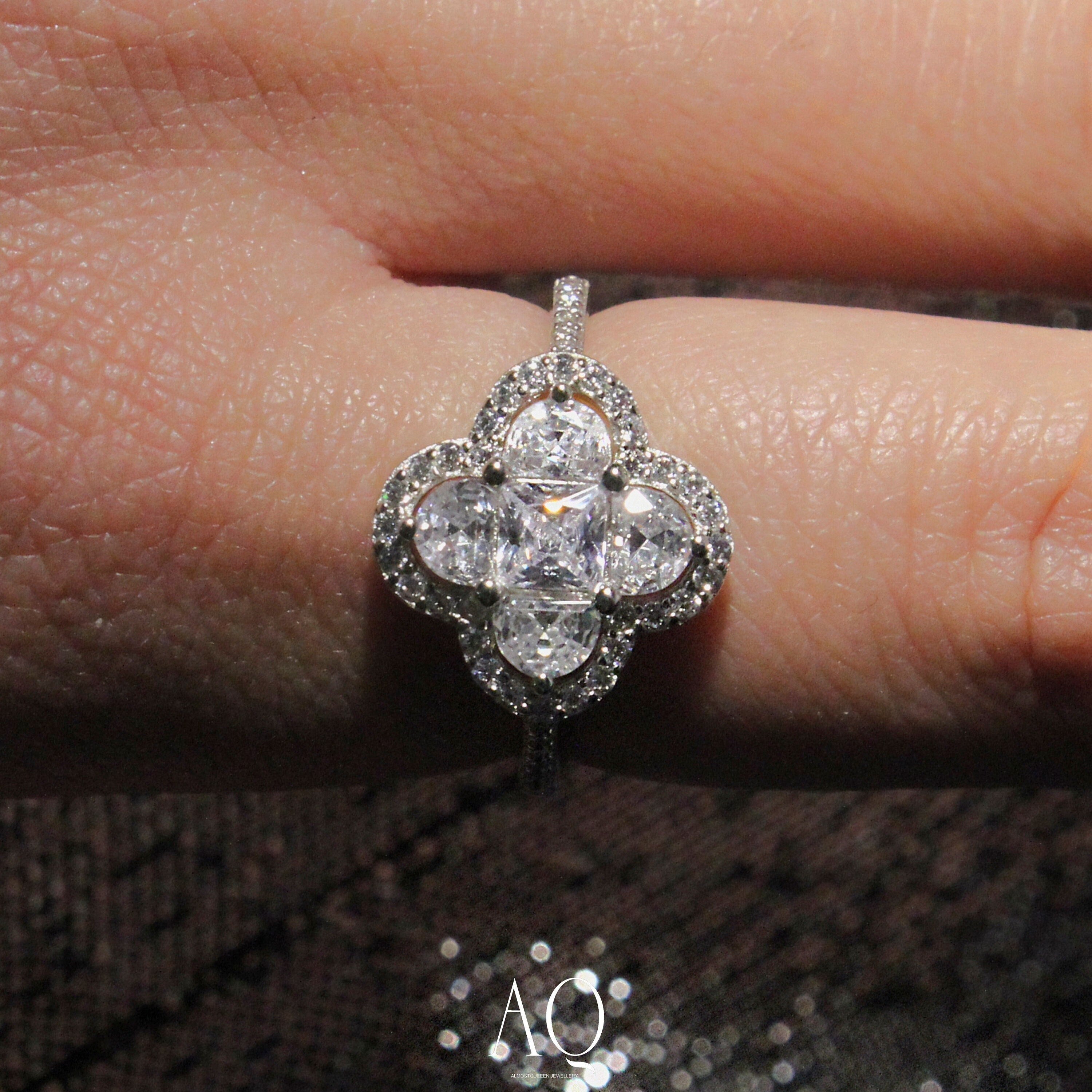 Stunning Clover Ring. Rhodium-plated Sterling Silver 925 + High Carbon Diamonds.