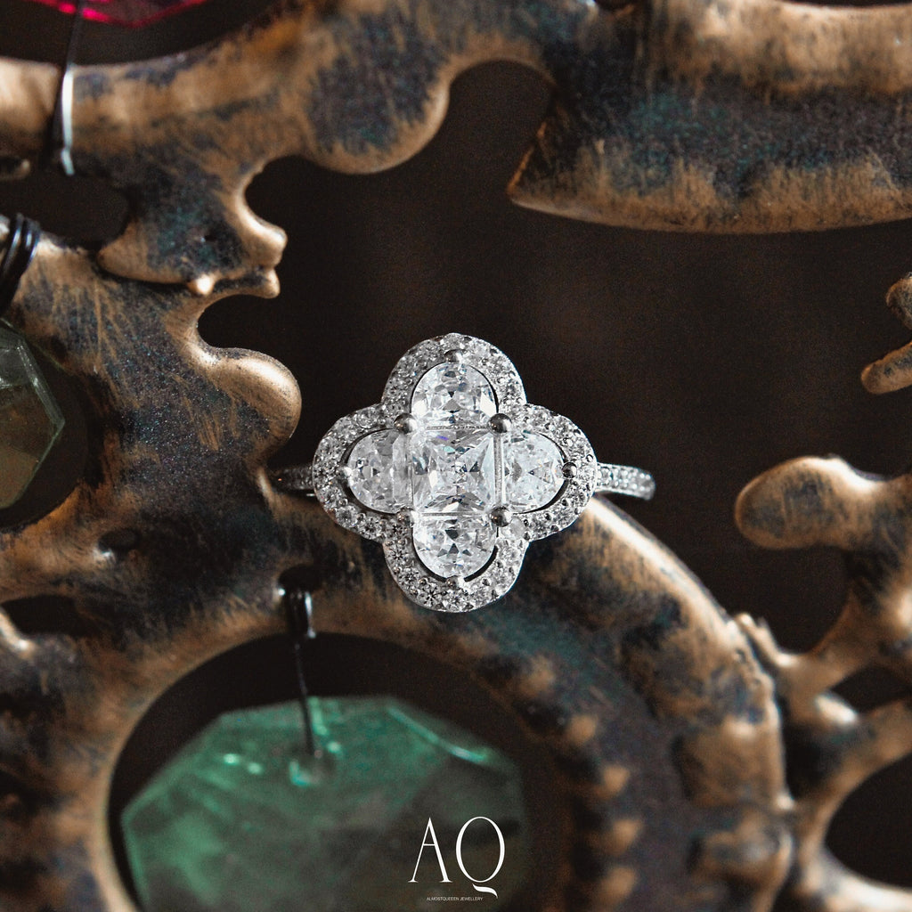 Stunning Clover Ring. Rhodium-plated Sterling Silver 925 + High Carbon Diamonds.
