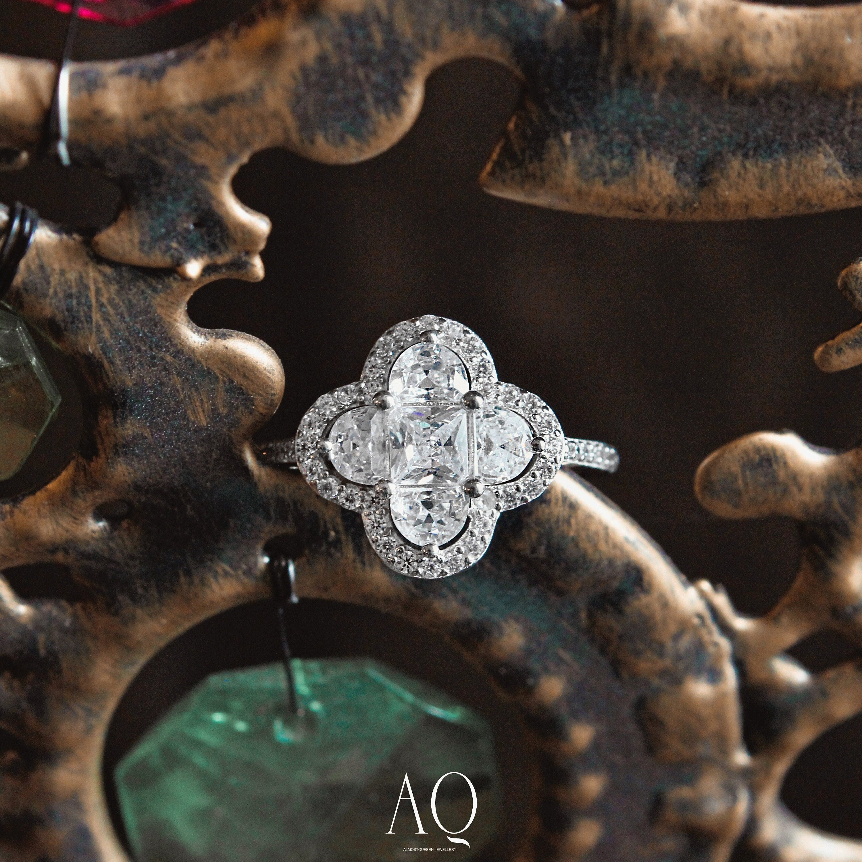 Stunning Clover Ring. Rhodium-plated Sterling Silver 925 + High Carbon Diamonds.