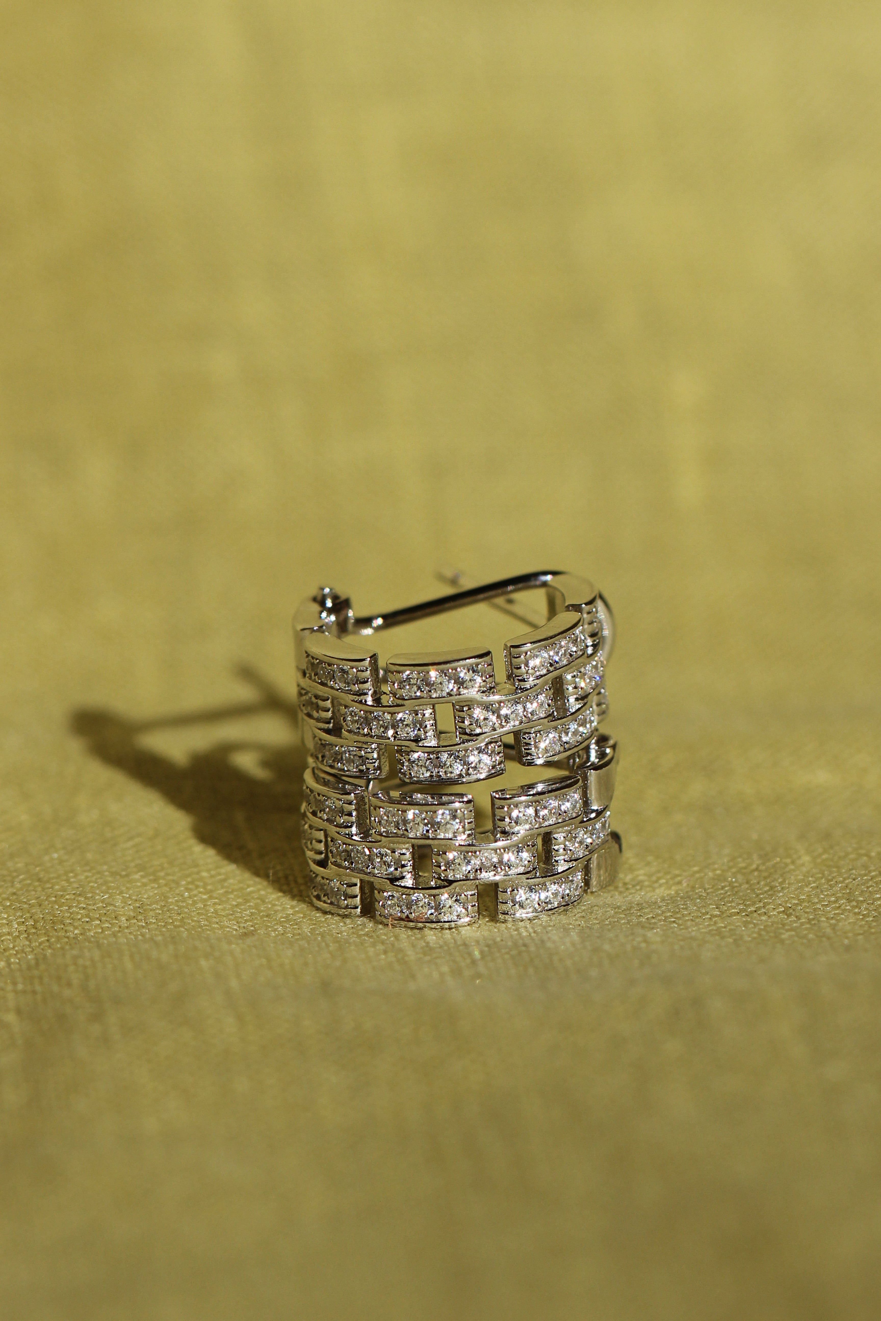 CHAÎNE Earrings. Chain-Detail Mini Hoops. Premium Silver + High Carbon Diamonds.
