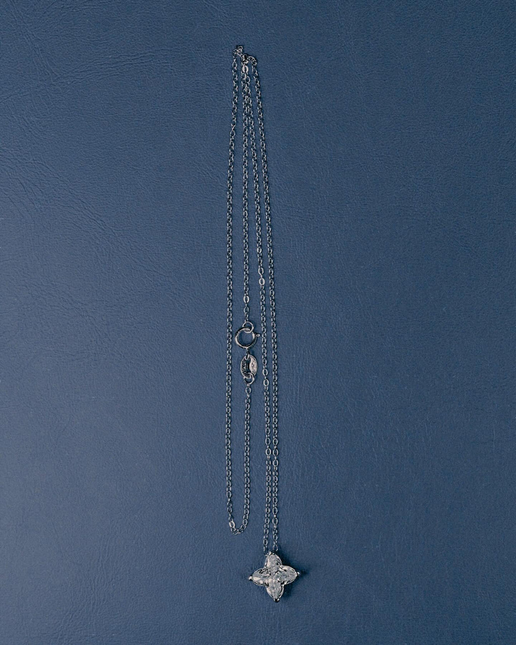 Iconic Flower Necklace. Rhodium-Plated Sterling Silver 925 + High-Carbon Diamond.