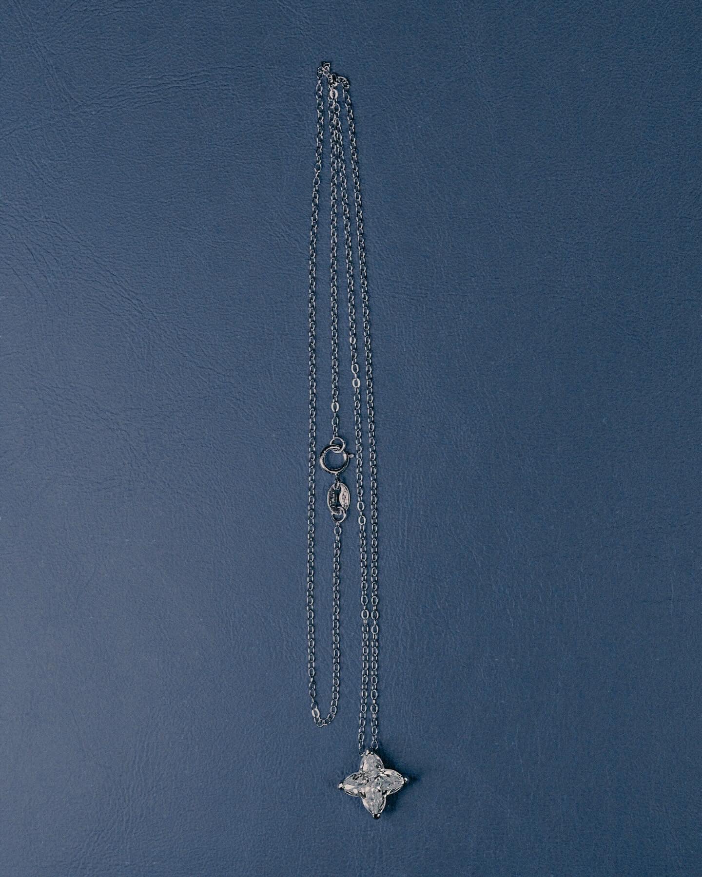 Iconic Flower Necklace. Rhodium-Plated Sterling Silver 925 + High-Carbon Diamond.