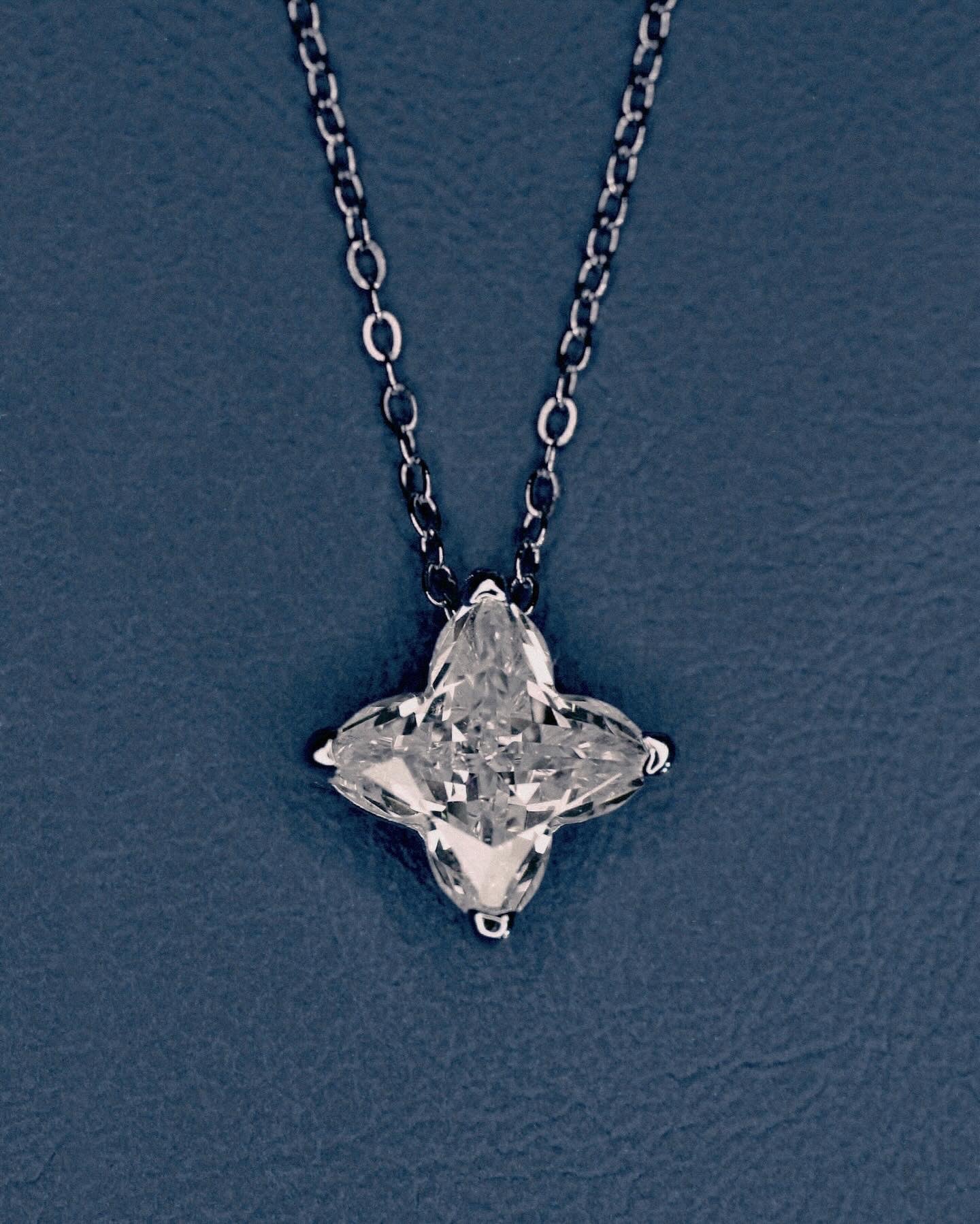 Iconic Flower Necklace. Rhodium-Plated Sterling Silver 925 + High-Carbon Diamond.