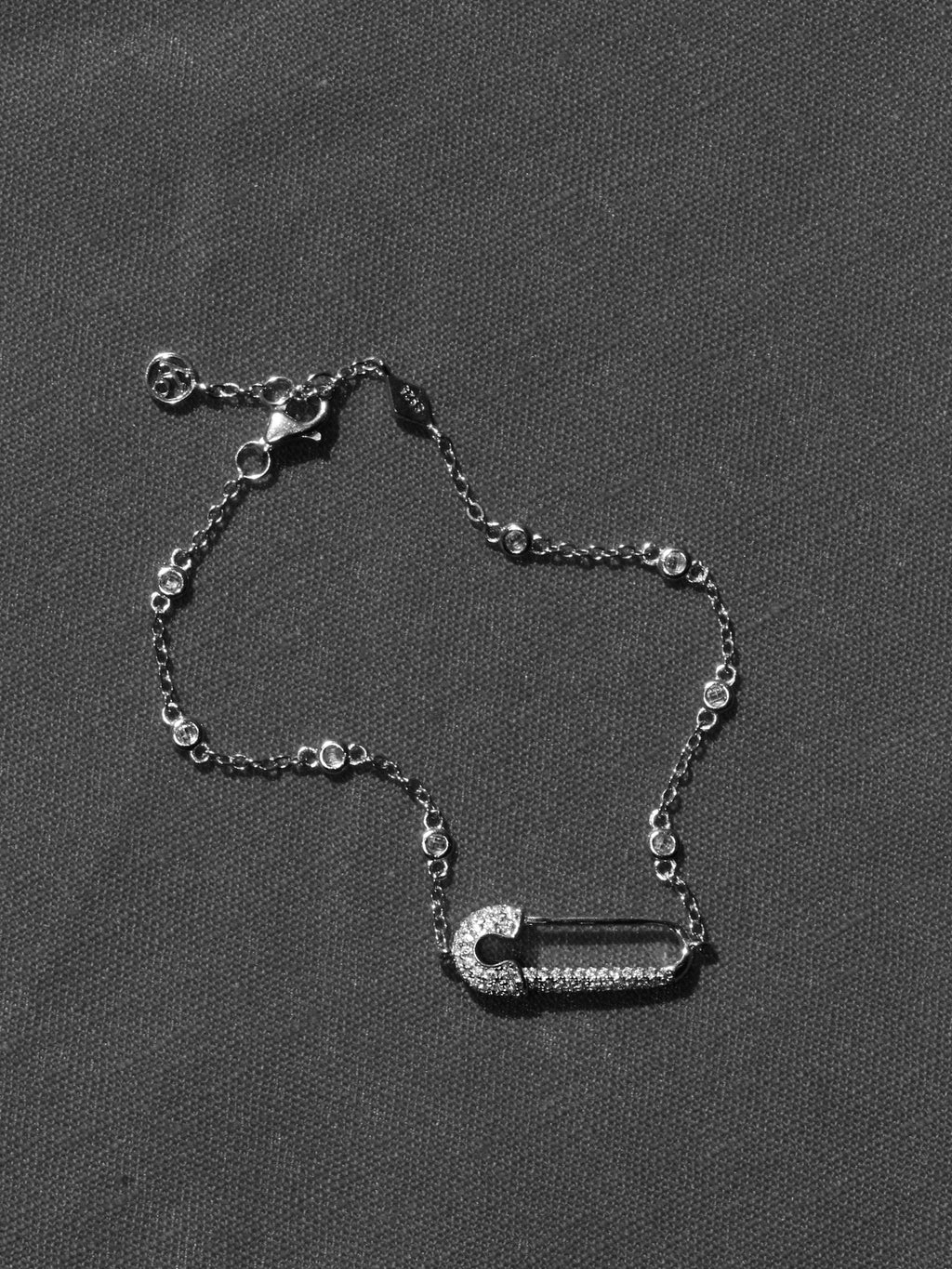 Pin Bracelet: Rhodium-plated Sterling Silver 925 + High Carbon Diamonds