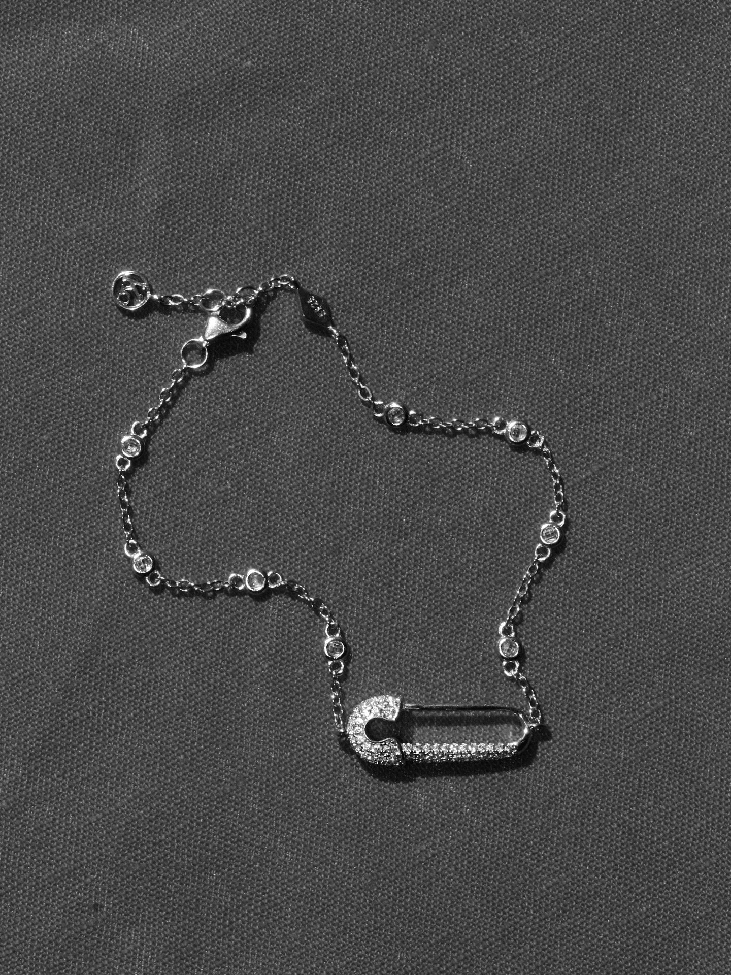 Pin Bracelet: Rhodium-plated Sterling Silver 925 + High Carbon Diamonds