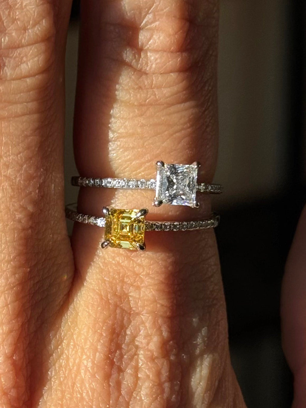 Pure White Petit Square Ring. Rhodium-plated Sterling Silver 925 + High Carbon Diamonds.
