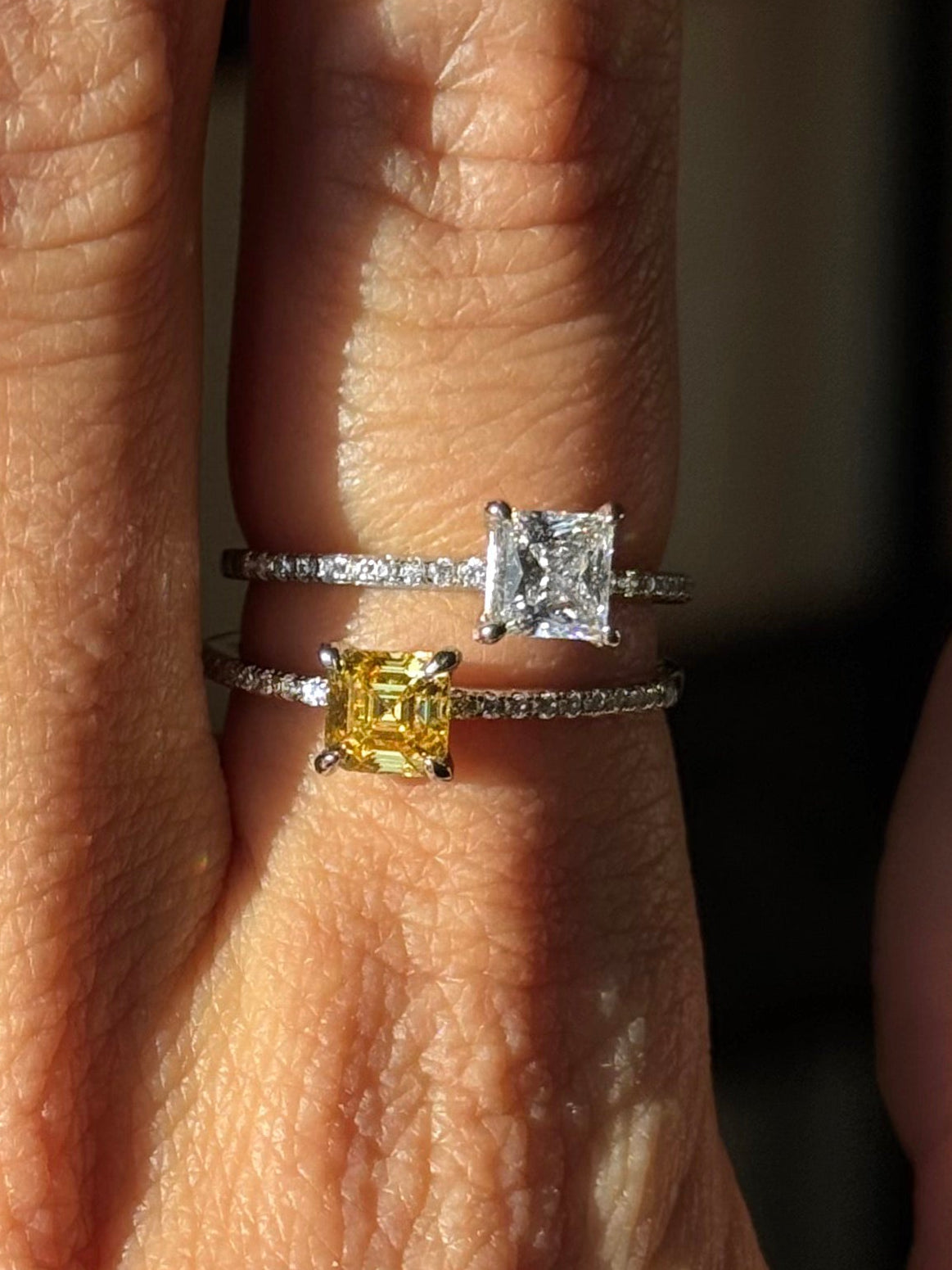 Pure White Petit Square Ring. Rhodium-plated Sterling Silver 925 + High Carbon Diamonds.