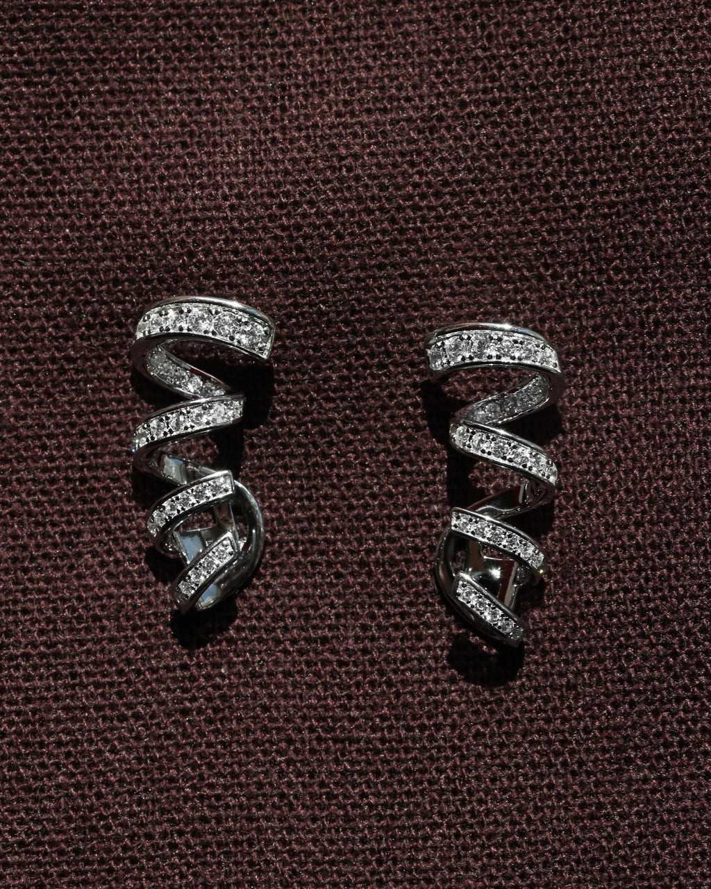 Swirl Stud Earrings: Rhodium-plated Sterling Silver 925 + High Carbon Diamonds