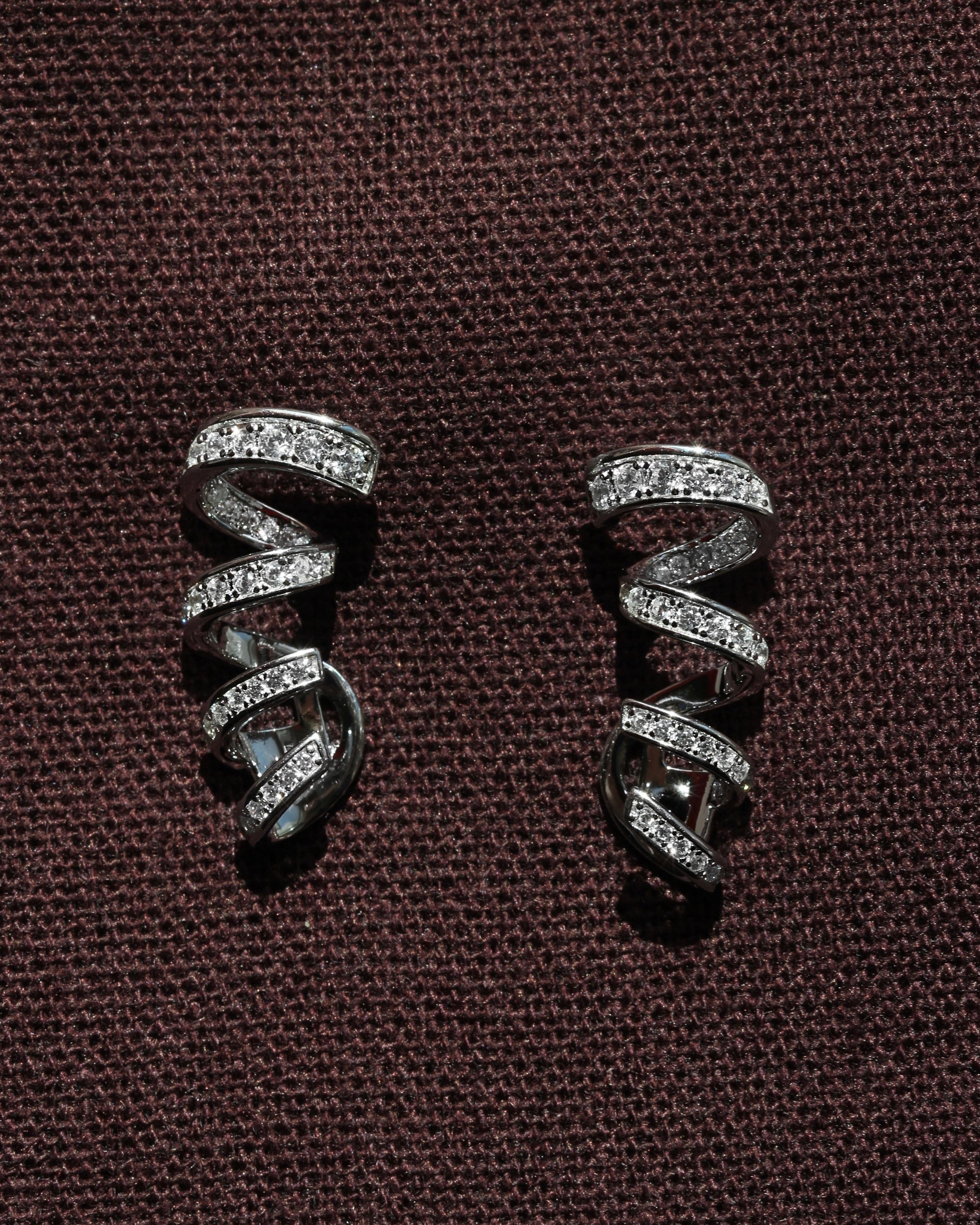Swirl Stud Earrings: Rhodium-plated Sterling Silver 925 + High Carbon Diamonds