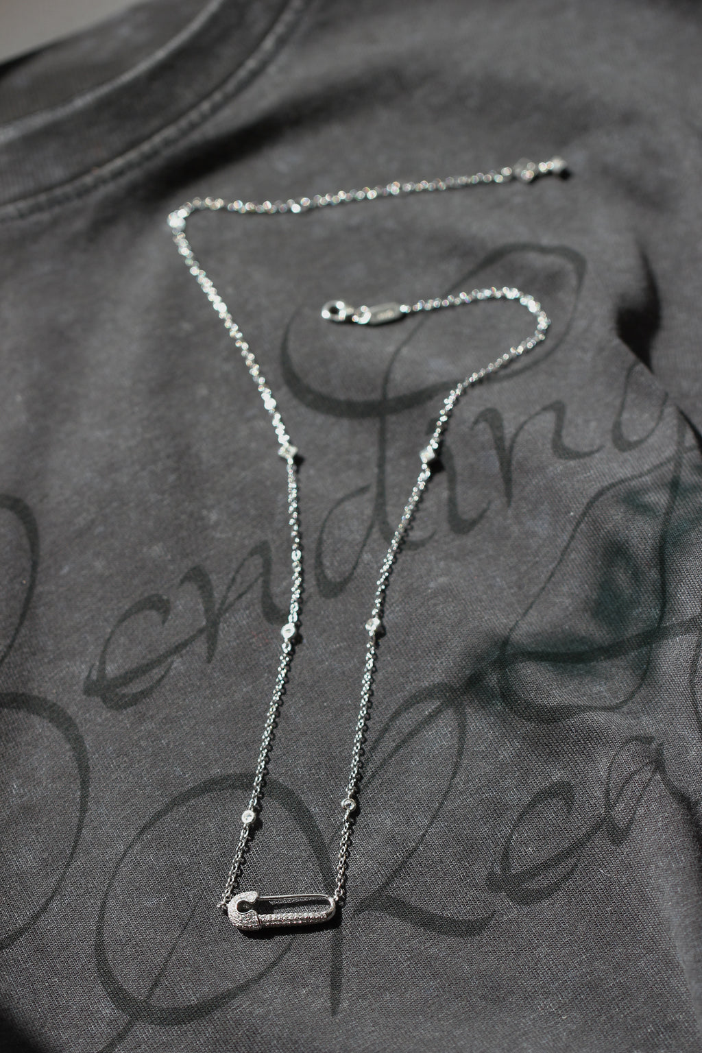 Pin Necklace: Rhodium-plated Sterling Silver 925 + High Carbon Diamonds