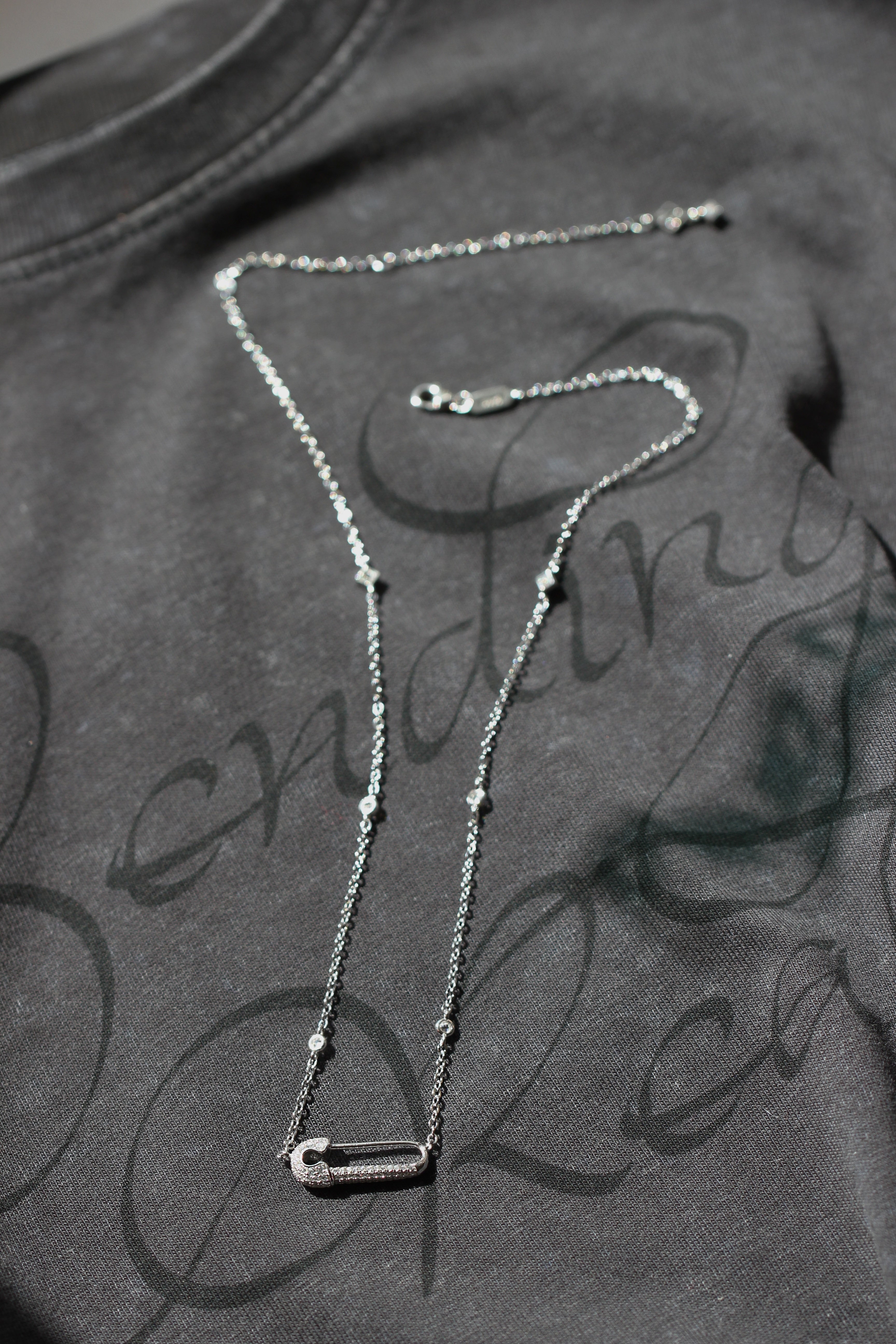 Pin Necklace: Rhodium-plated Sterling Silver 925 + High Carbon Diamonds