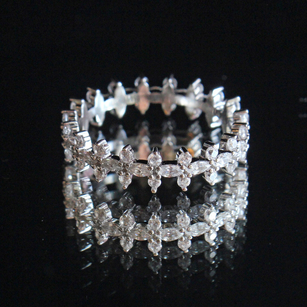 Floral Romance Ring. Rhodium-plated Sterling Silver 925 + High Carbon Diamonds.