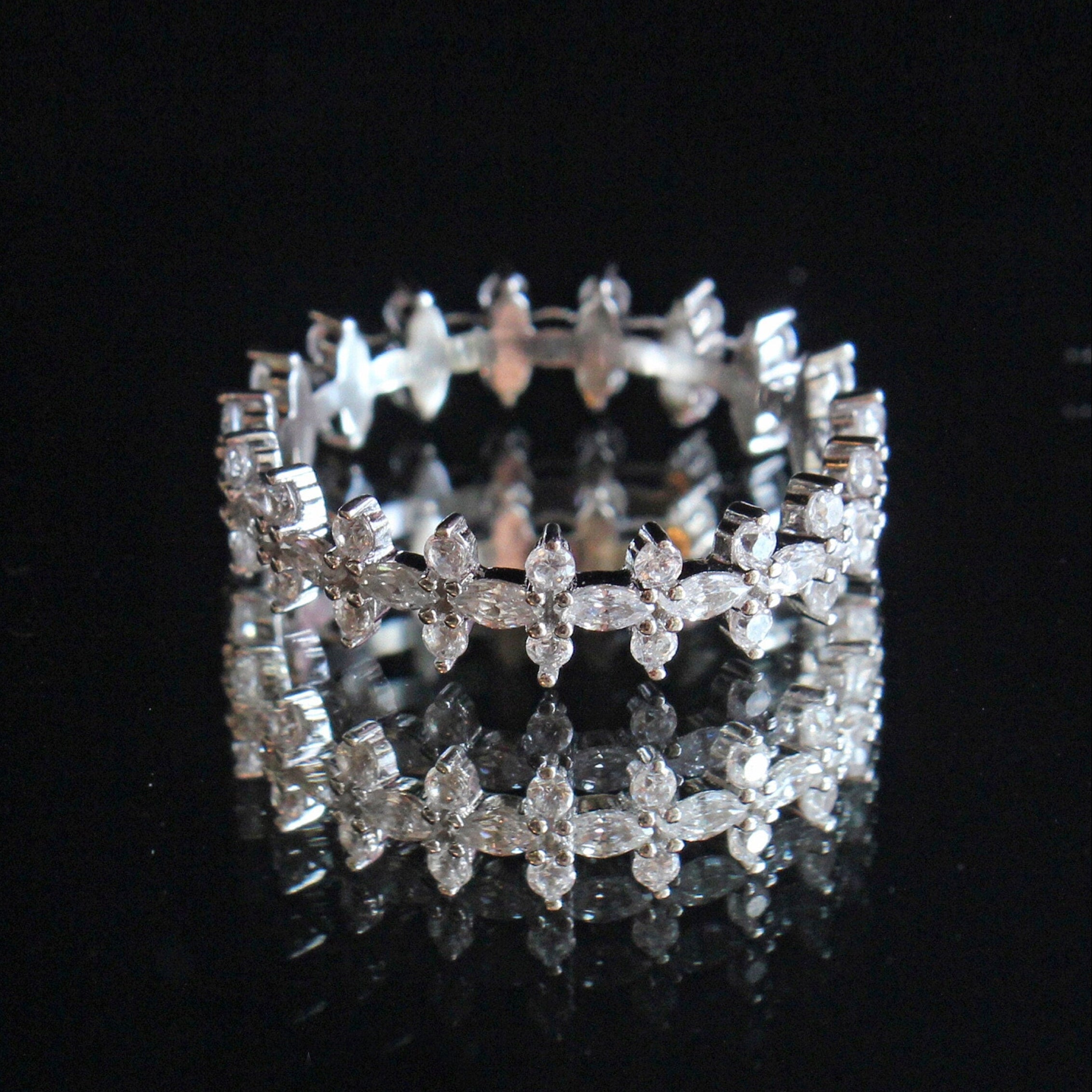 Floral Romance Ring. Rhodium-plated Sterling Silver 925 + High Carbon Diamonds.
