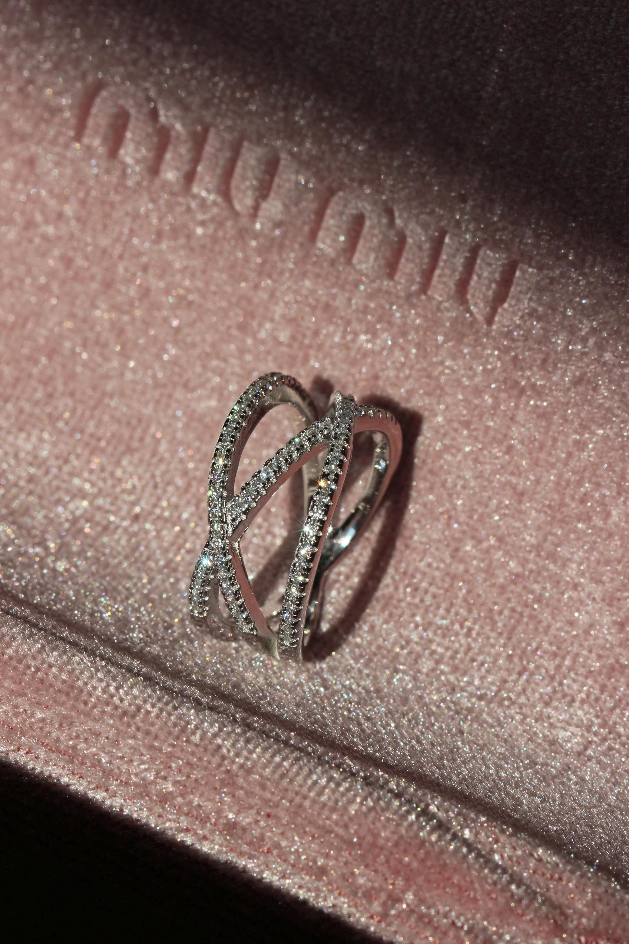 Moissanites Lines Ring. Rhodium-Plated Sterling Silver 925 + Moissanites.