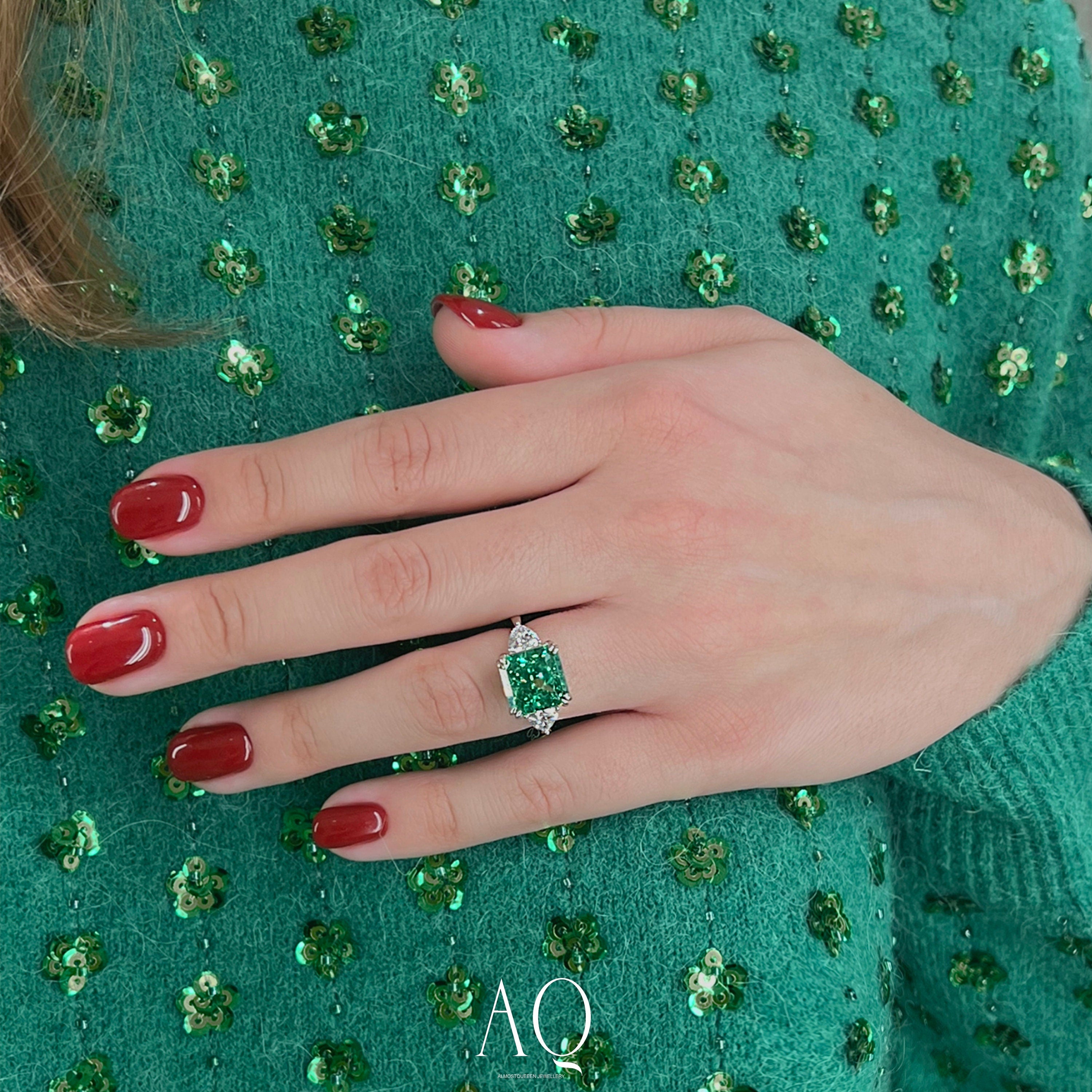 Perfect Grass-Green Ring. Rhodium-plated Sterling Silver 925 + High Carbon Diamonds