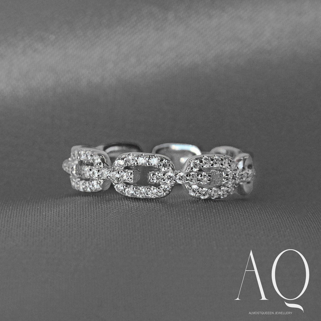 Shiny Chain Ring. Rhodium-plated Sterling Silver 925 + High Carbon Diamonds.