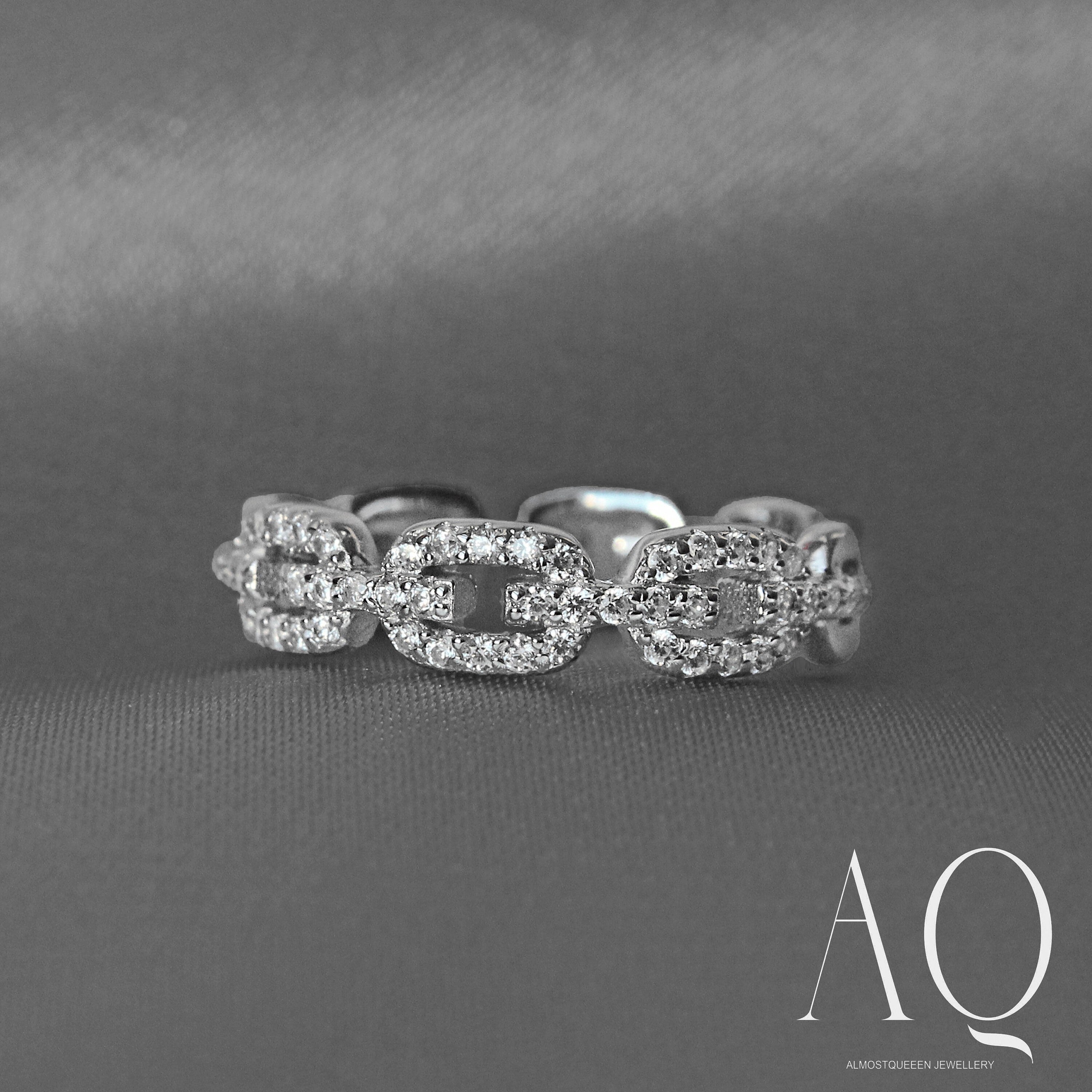 Shiny Chain Ring. Rhodium-plated Sterling Silver 925 + High Carbon Diamonds.