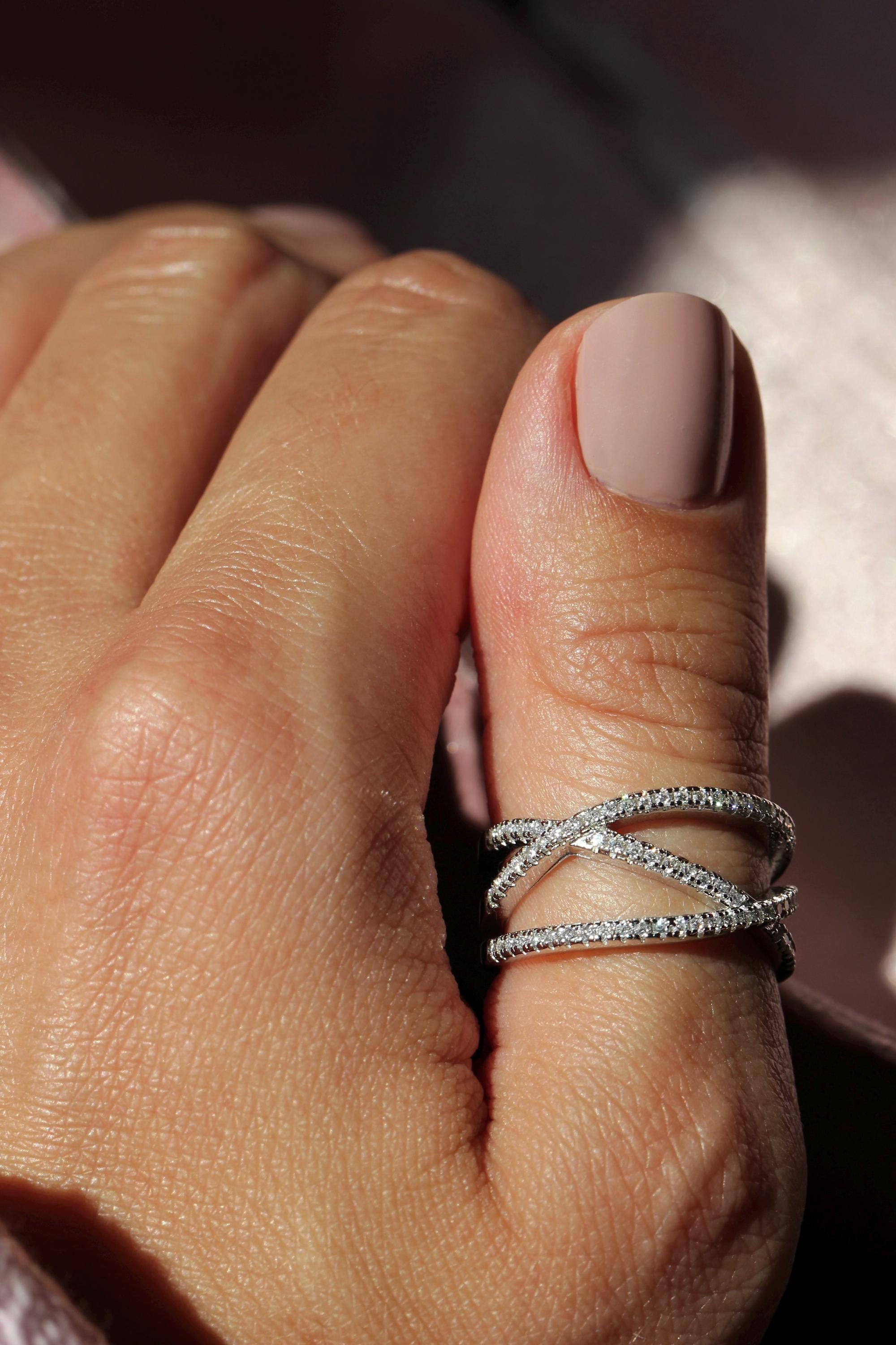 Moissanites Lines Ring. Rhodium-Plated Sterling Silver 925 + Moissanites.
