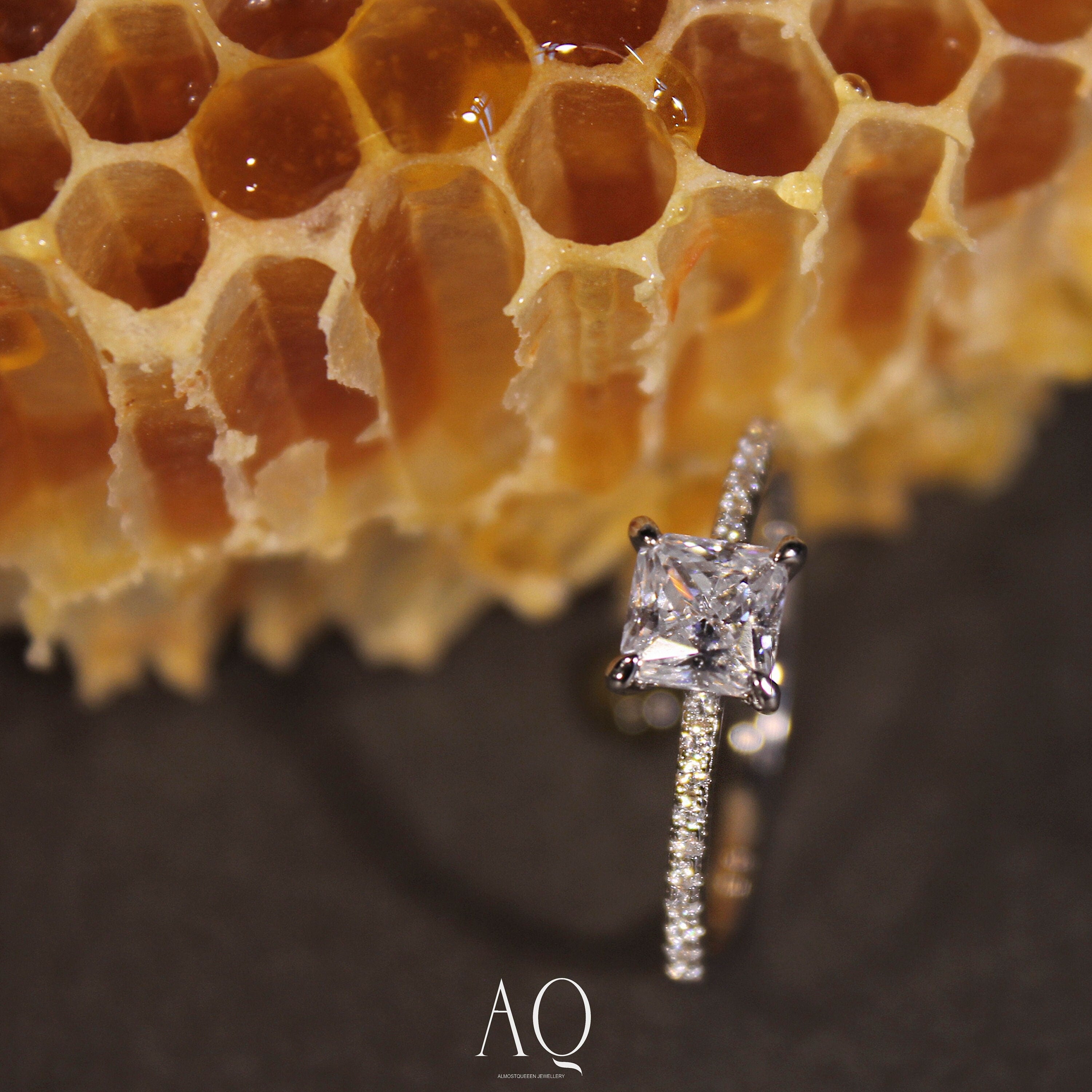 Pure White Petit Square Ring. Rhodium-plated Sterling Silver 925 + High Carbon Diamonds.