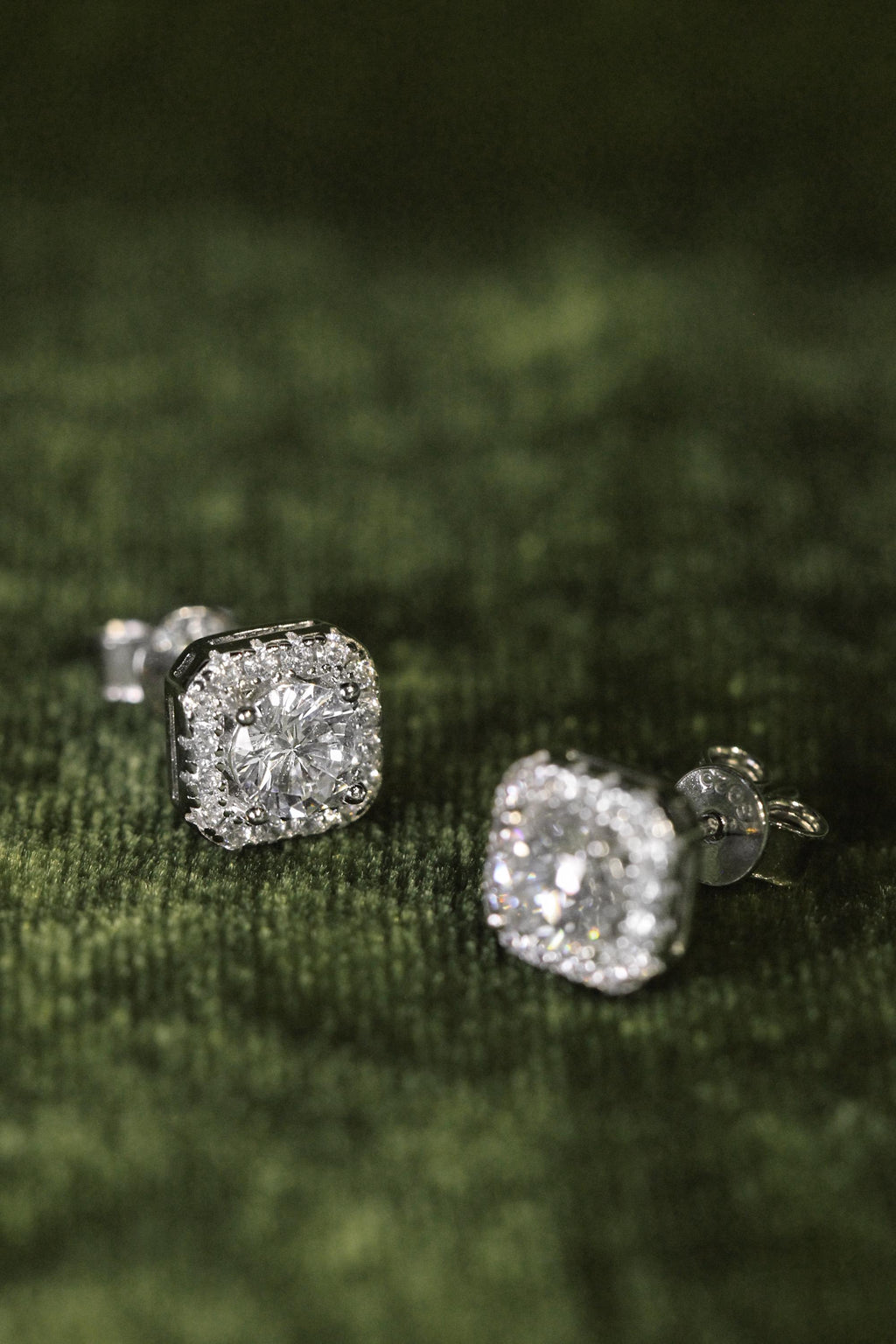 Mild Square Earrings. Rhodium-plated Sterling Silver 925 + High Carbon Diamonds. Diamond Cut, 8mm x 8mm. Hypoallergenic.