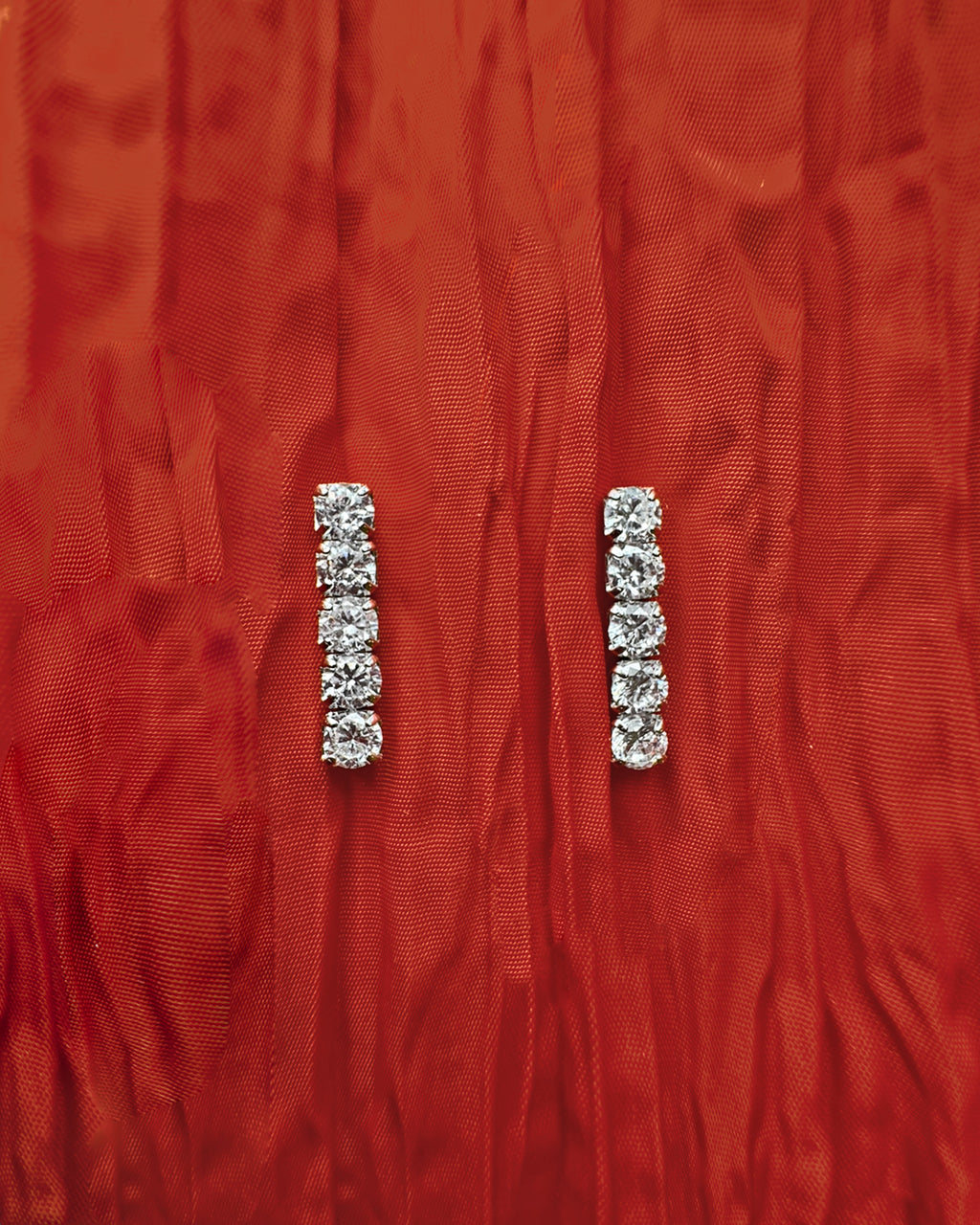 Cascade Necklace. Rhodium-plated Sterling Silver 925 + High Carbon Diamonds.