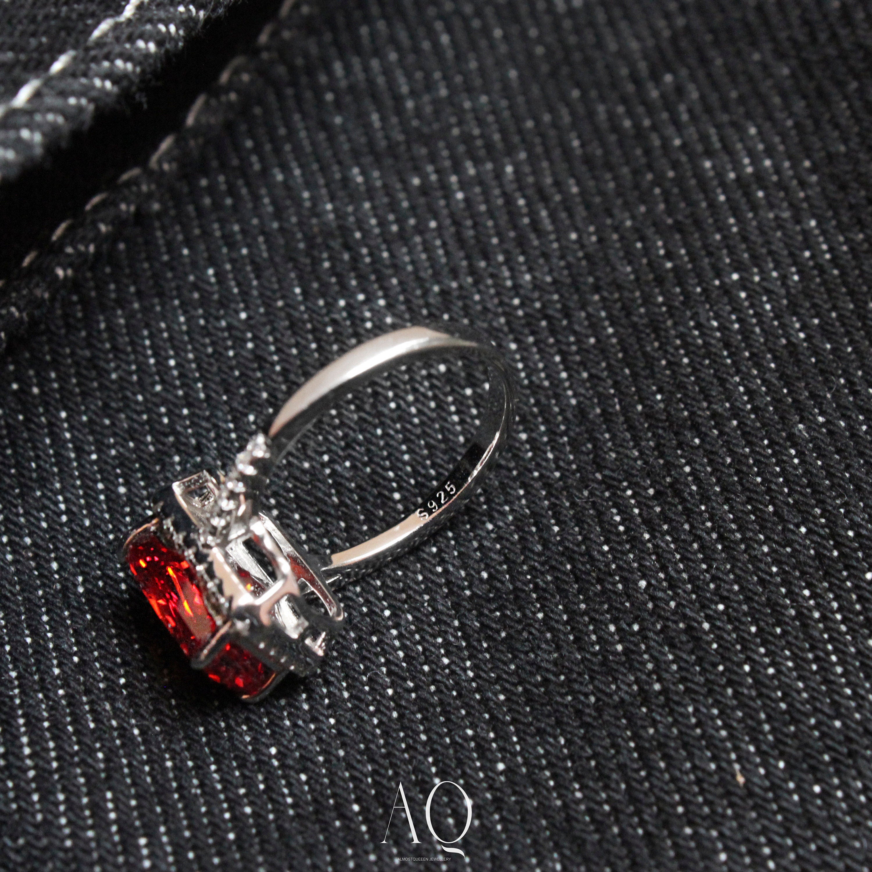 Bloody Red Ring. Rhodium-plated Sterling Silver 925 + High Carbon Diamond.